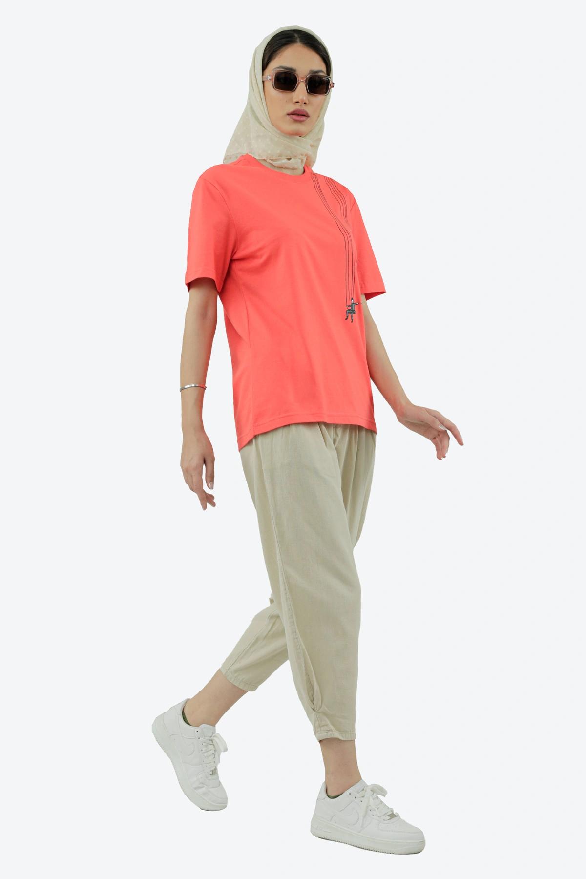 خرید تی شرت آستین کوتاه زنانه نخی چاپدار آزاد از برند پاتن جامه ارسال سریع و رایگان. 