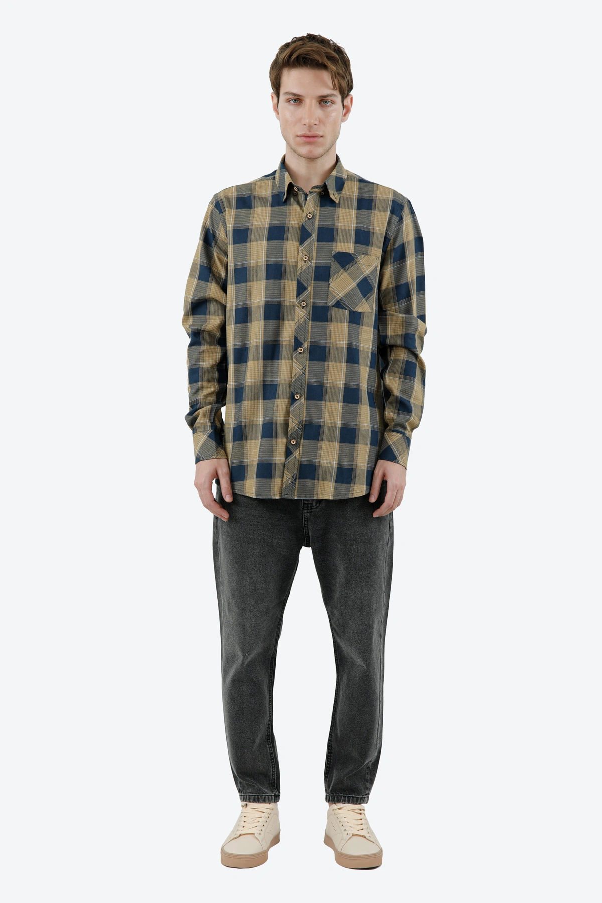 پیراهن آستین بلند مردانه طرح چهارخانه یقه برگردان از برند پاتن جامه خرید آسان و ارسال رایگان. 