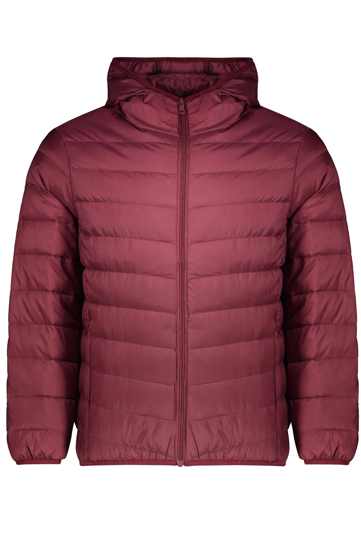 خرید کاپشن مردانه شمعی زرشکی پفی ، با ضخامت کم کاپشن ضد آب و بادگیر از برند پاتن جامه. 