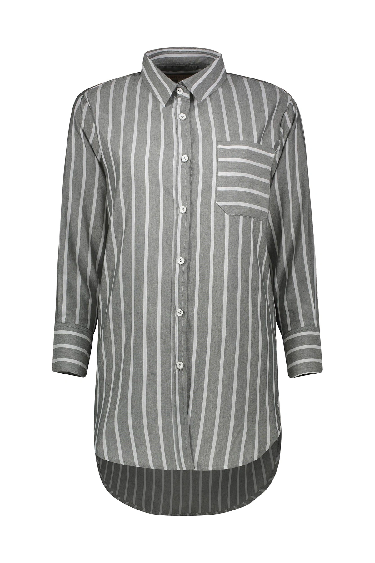 شومیز بلند زنانه تولید برند پاتن جامه ، شومیز طرح راه راه یقه برگردان دارای تک جیب قد تا بالای زانو 