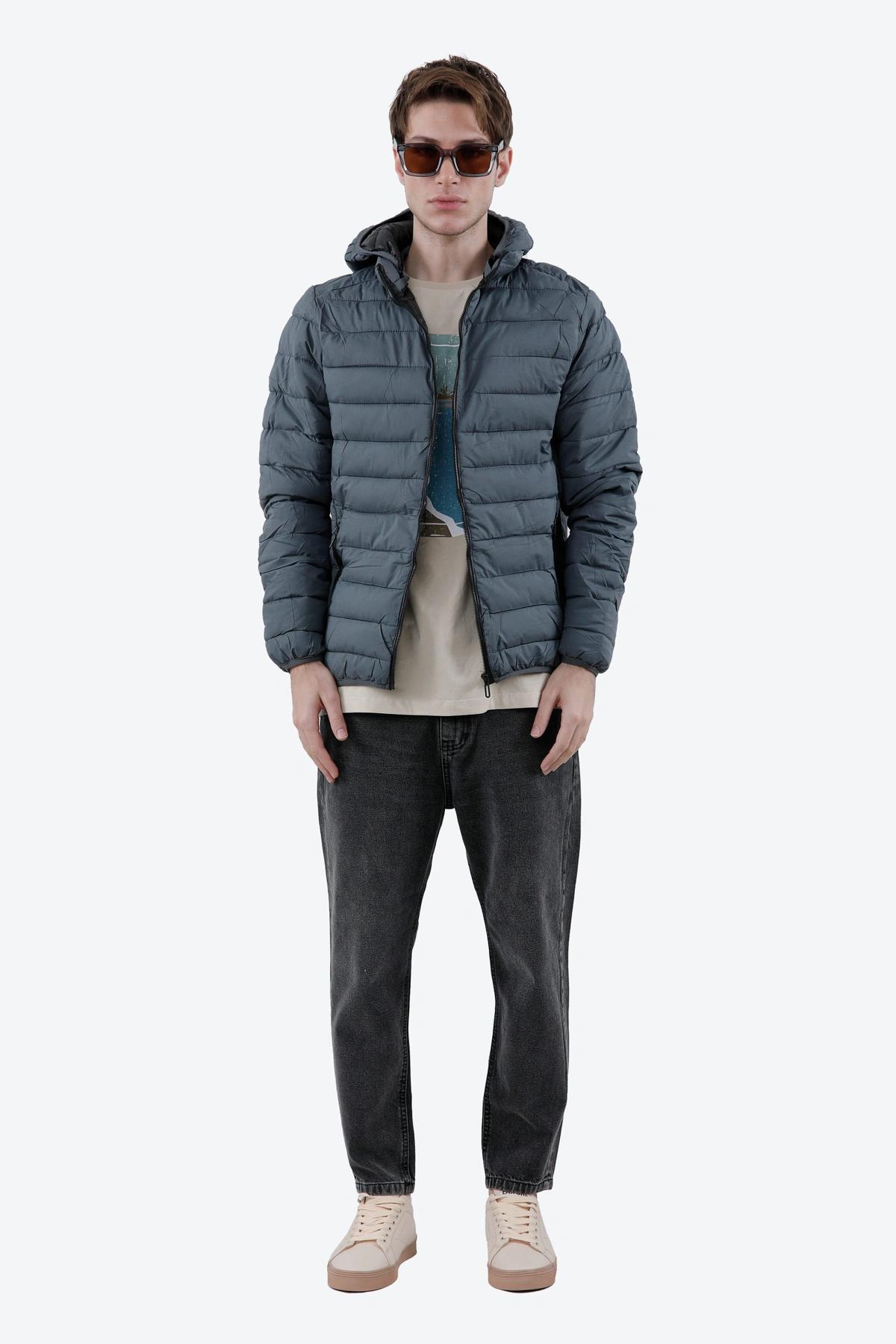 کاپشن با جنس شمعی مردانه ، خرید کاپشن ضد آب و بادگیر رنگ طوسی. 