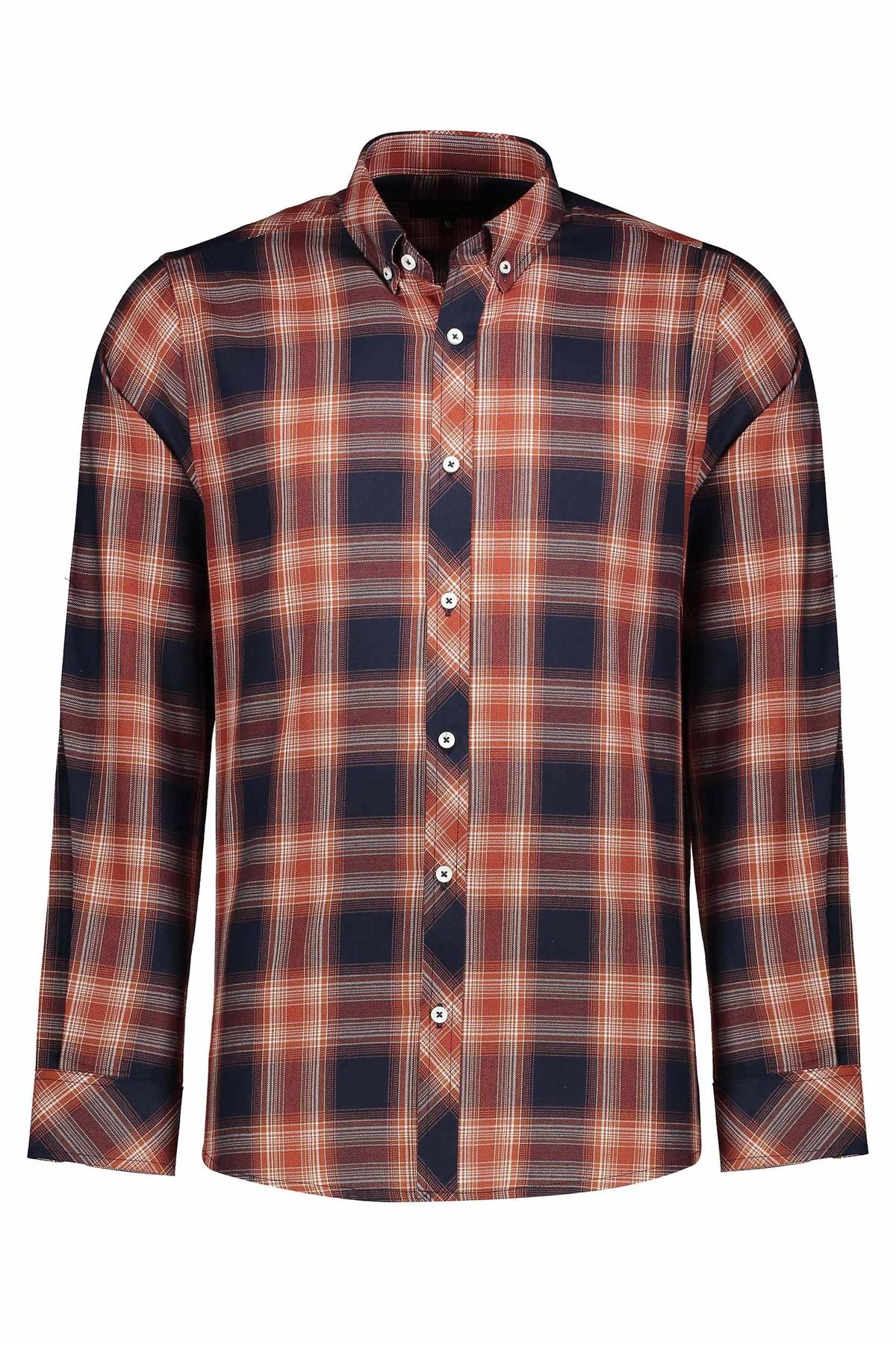 پیراهن رگولار مردانه از برند پاتن جامه ، پیراهن طرح چهارخانه یقه برگردان دکمه دار. 