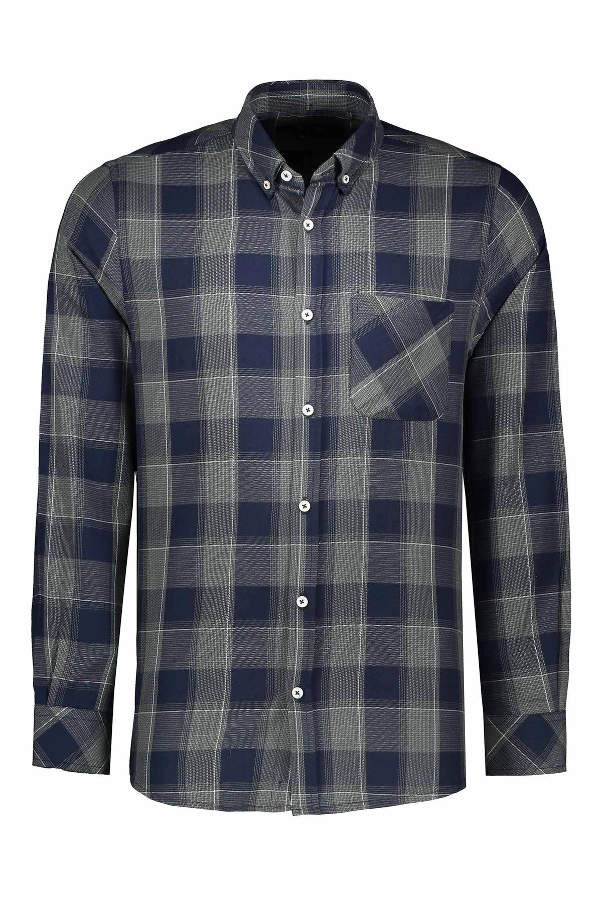 پیراهن رگولار مردانه از برند پاتن جامه ، پیراهن طرح چهارخانه یقه برگردان دکمه دار. 