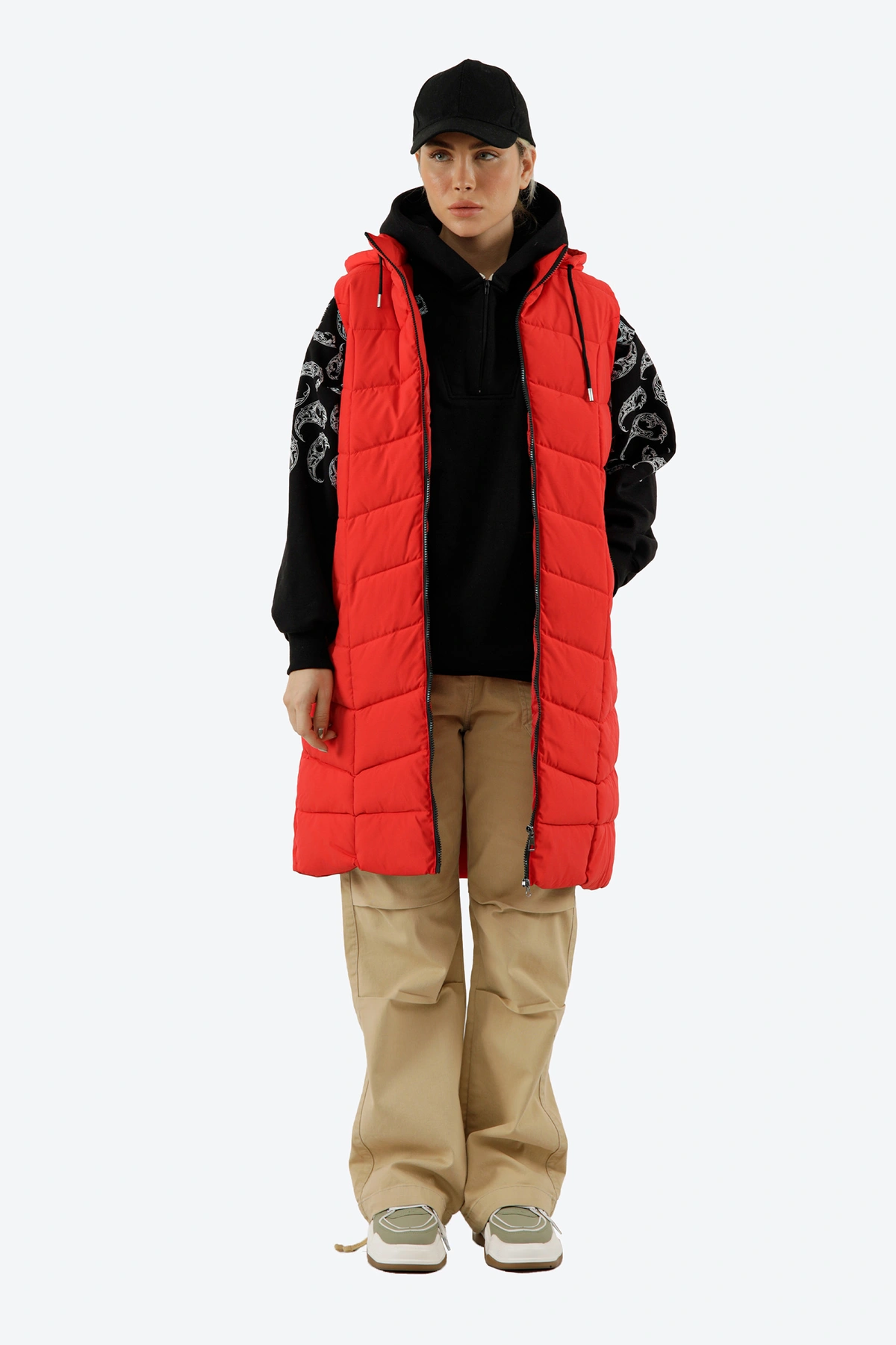 پافر شمعی زنانه رنگ قرمز ، پافر بلند کلاهدار جداشونده توسط زیپ. 