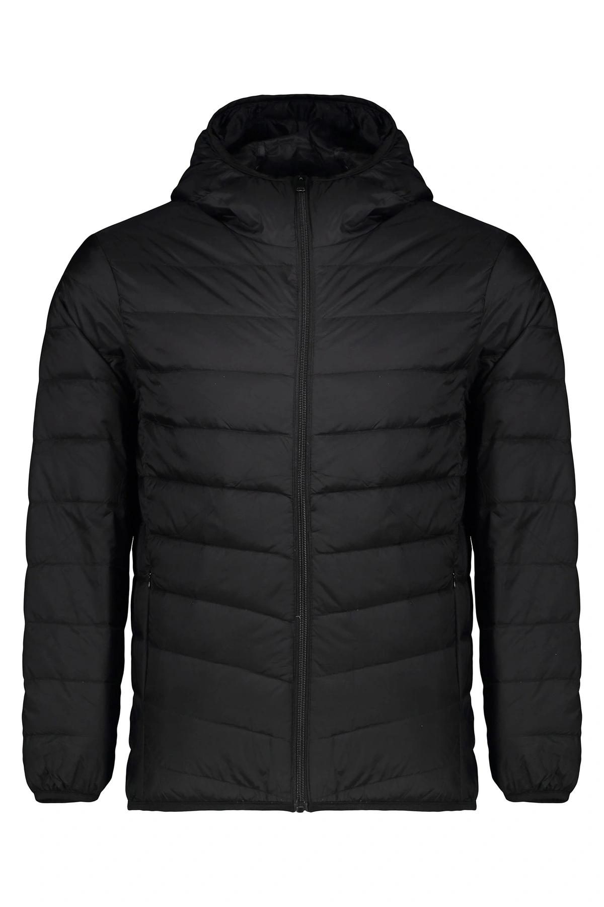 خرید کاپشن مردانه شمعی مشکی پفی ، با ضخامت متوسط کاپشن ضد آب و بادگیر از برند پاتن جامه. 