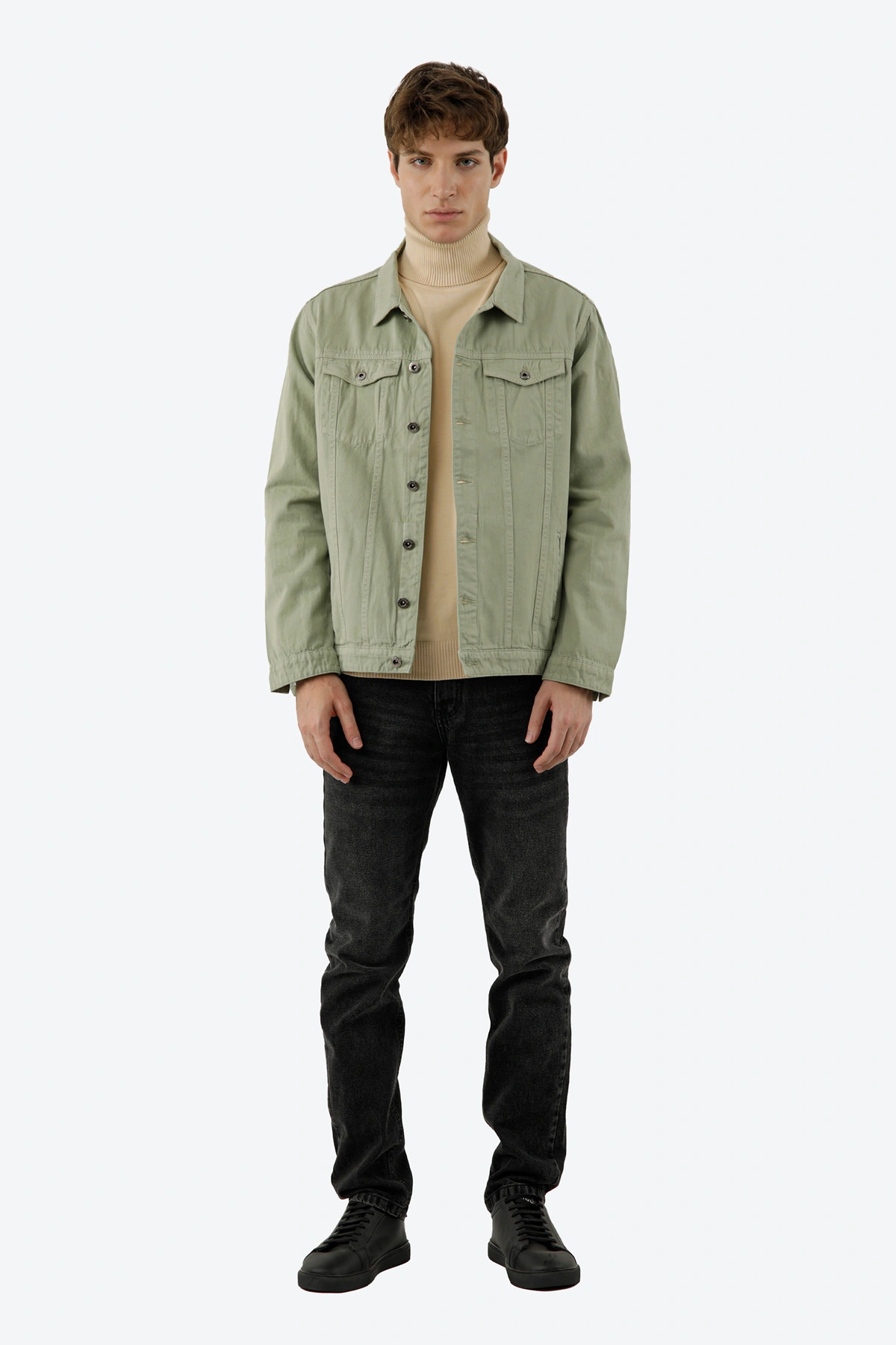 خرید کاپشن مردانه لیوایزی ، کاپشن کوتاه دکمه دار دارای دو جیب در دار روی قسمت سینه رنگ سبز روشن. 