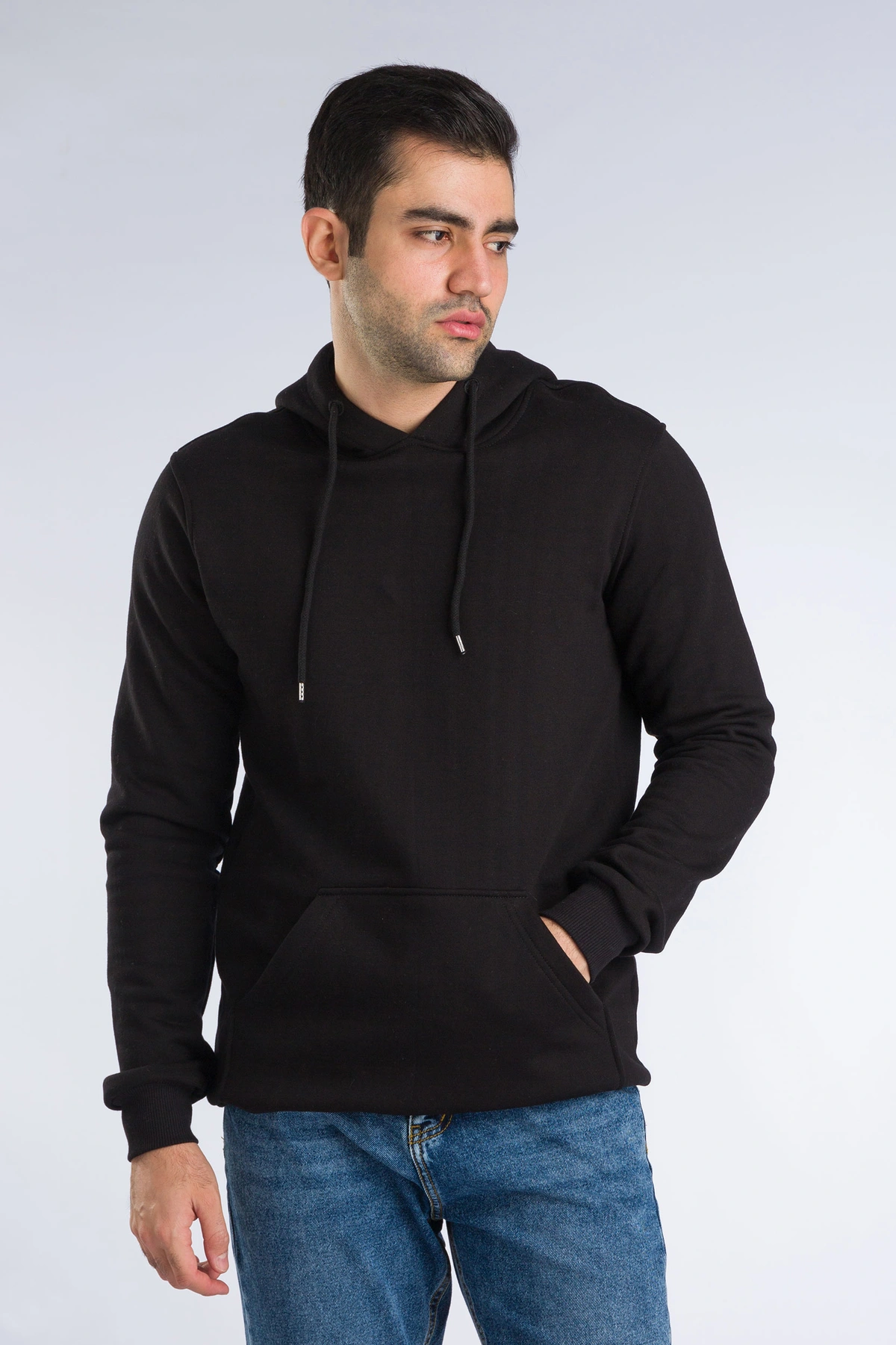 هودی مردانه به رنگ مشکی   ، جلو بسته دارای کلاه ثابت ، سوئیشرت هودی ضخیم پاییزه و زمستانه. 