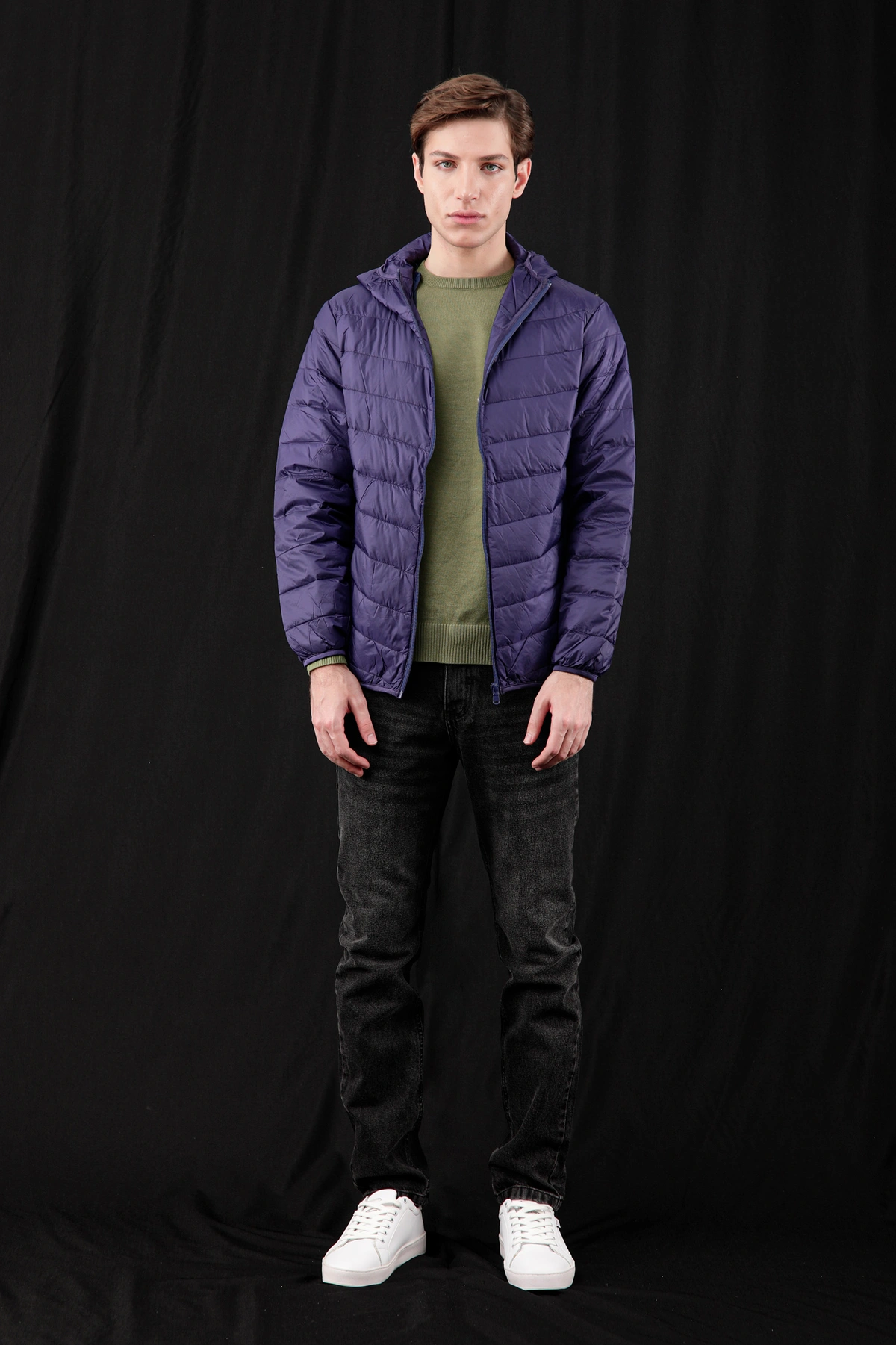 خرید کاپشن مردانه شمعی بنفش پفی ، با ضخامت کم کاپشن ضد آب و بادگیر از برند پاتن جامه. 