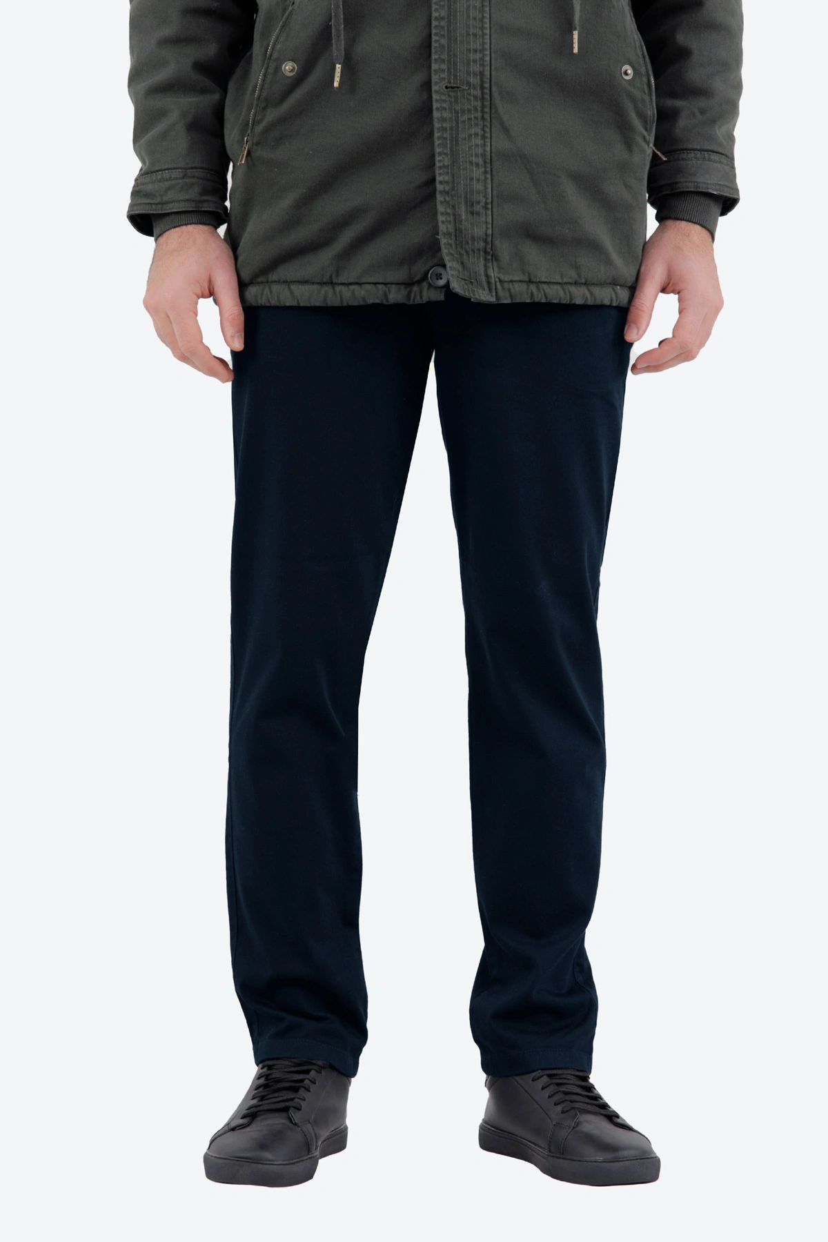 شلوار کتان مردانه مدل راسته رنگ سرمه ای با فاق متوسط ، شلوار مناسب استفاده اداری و روزمره. 