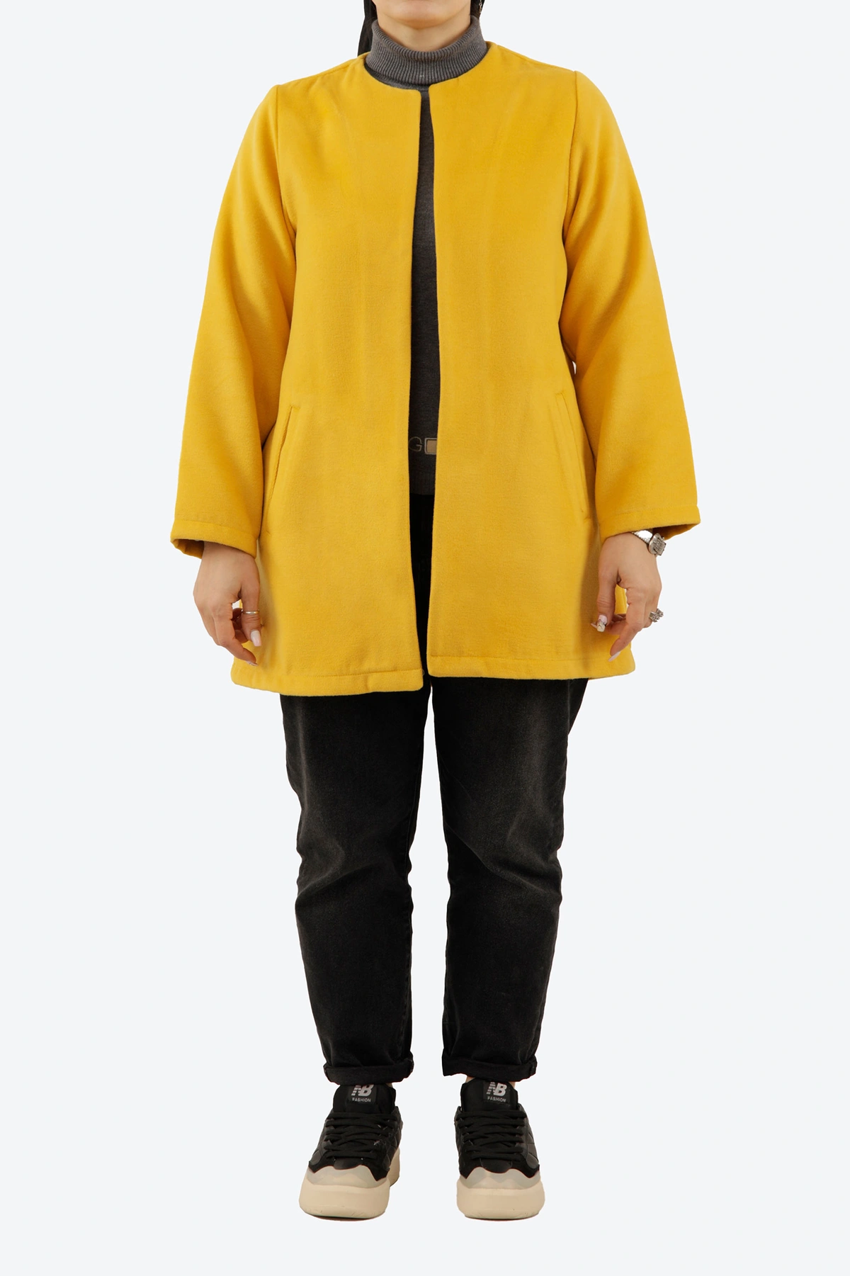 خرید پالتو زنانه از برند پاتن جامه ، پالتو مدل فوتر رنگ زرد با ارسال رایگان. 