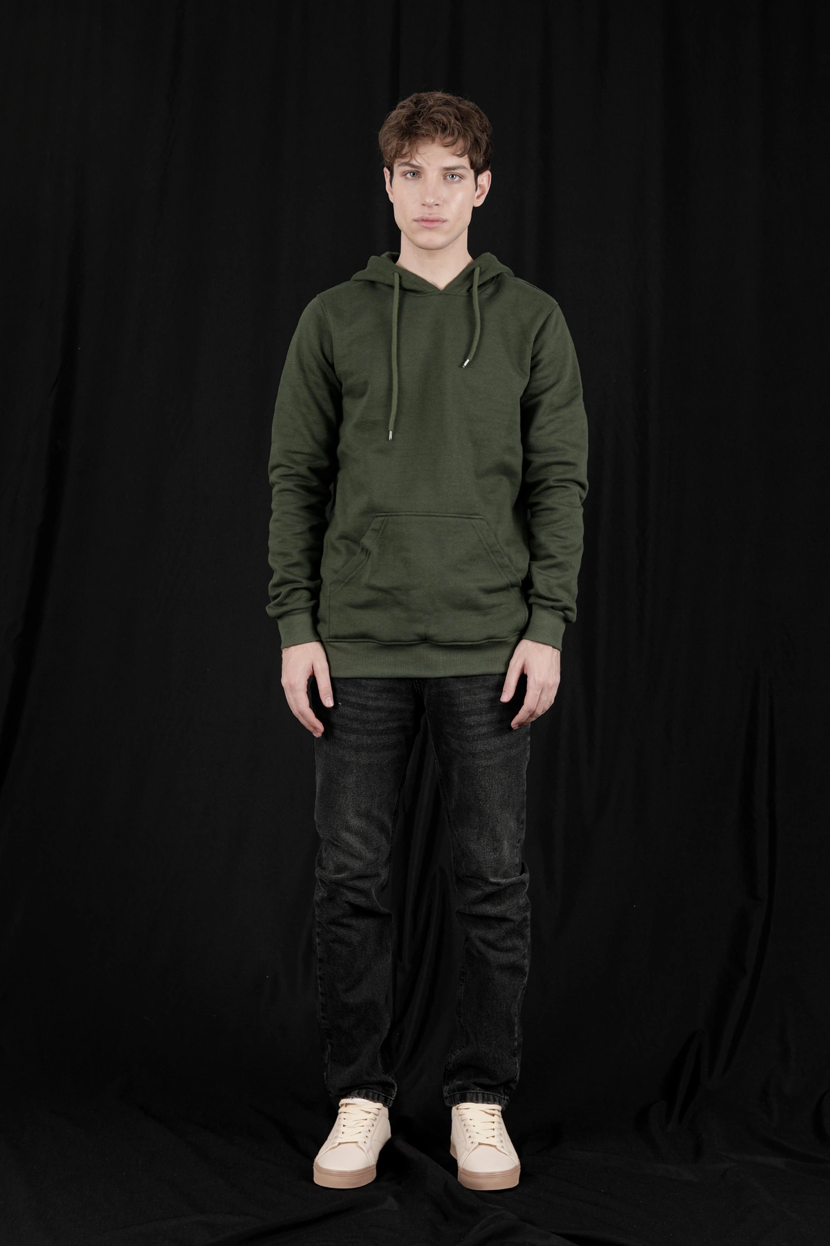 هودی مردانه سبز تیره ، جلو بسته دارای کلاه ثابت ، سوئیشرت هودی ضخیم پاییزه و زمستانه. 