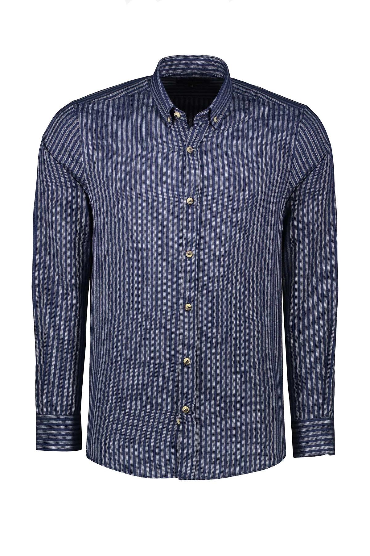 پیراهن رگولار مردانه راه راه  از برند پاتن جامه ، پیراهن یقه برگردان دکمه دار. 