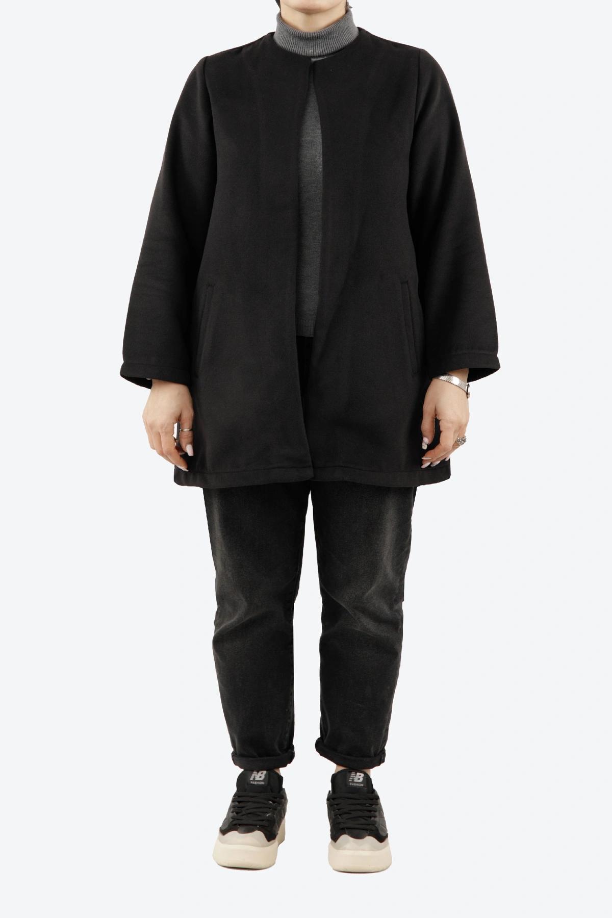 خرید پالتو زنانه از برند پاتن جامه ، پالتو مدل فوتر رنگ مشکی با ارسال رایگان. 