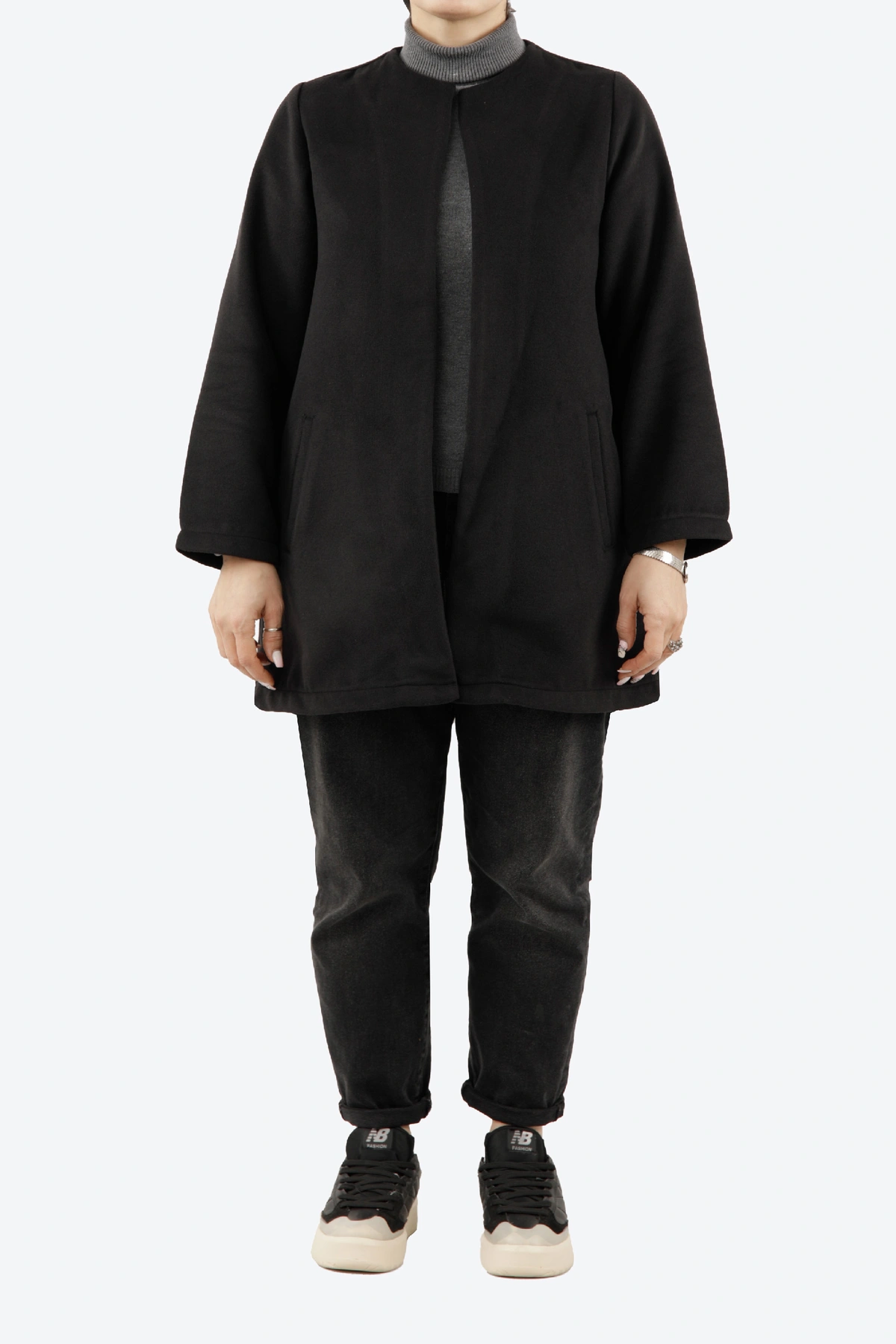 خرید پالتو زنانه از برند پاتن جامه ، پالتو مدل فوتر رنگ مشکی با ارسال رایگان. 