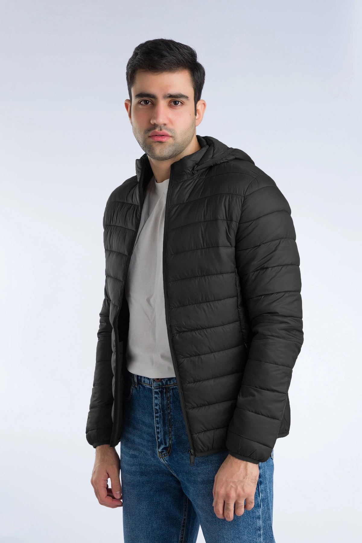  خرید کاپشن مردانه شمعی مشکی پفی ، با ضخامت متوسط کاپشن ضد آب و بادگیر از برند پاتن جامه. 