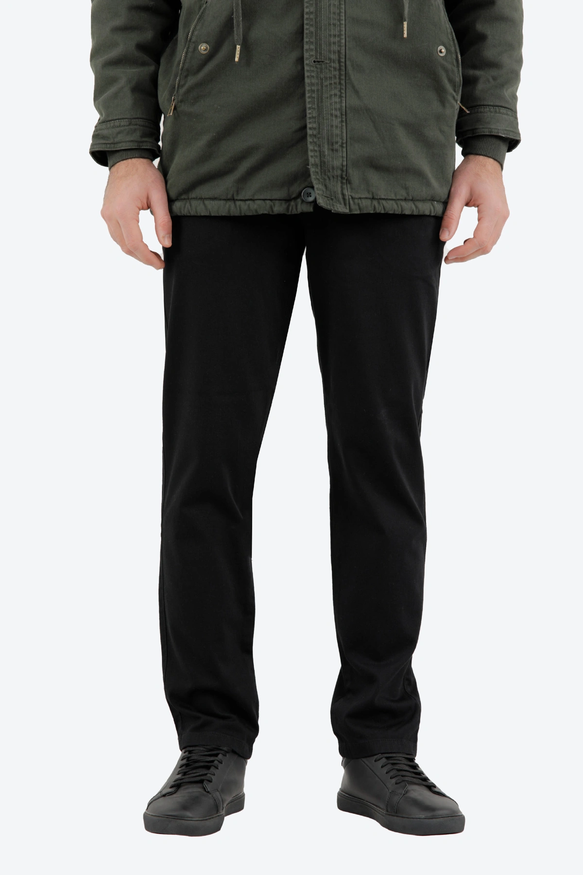 شلوار کتان مردانه مدل راسته رنگ مشکی  با فاق متوسط ، شلوار مناسب استفاده اداری و روزمره. 