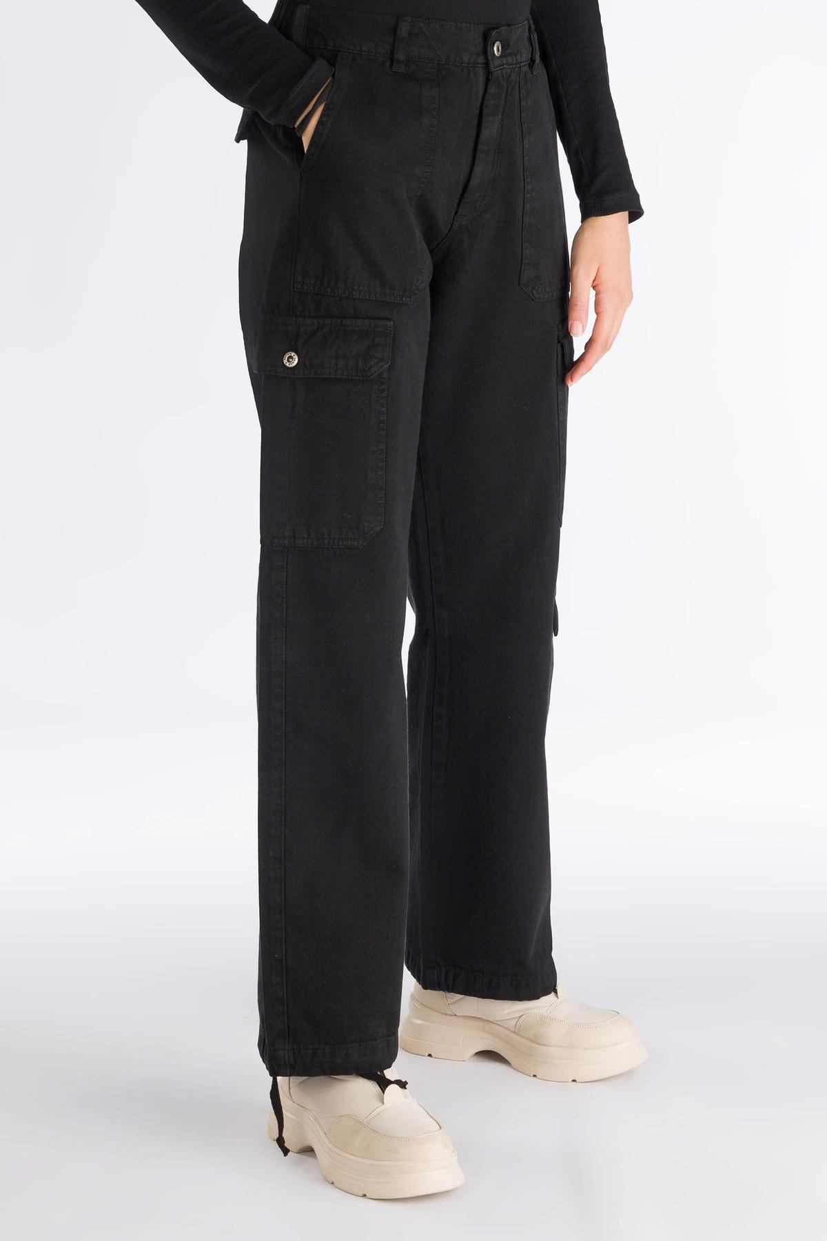 شلوار کارگو زنانه رنگ مشکی ، 7 جیب ، شلوار زنانه گشاد استایل آزاد. 