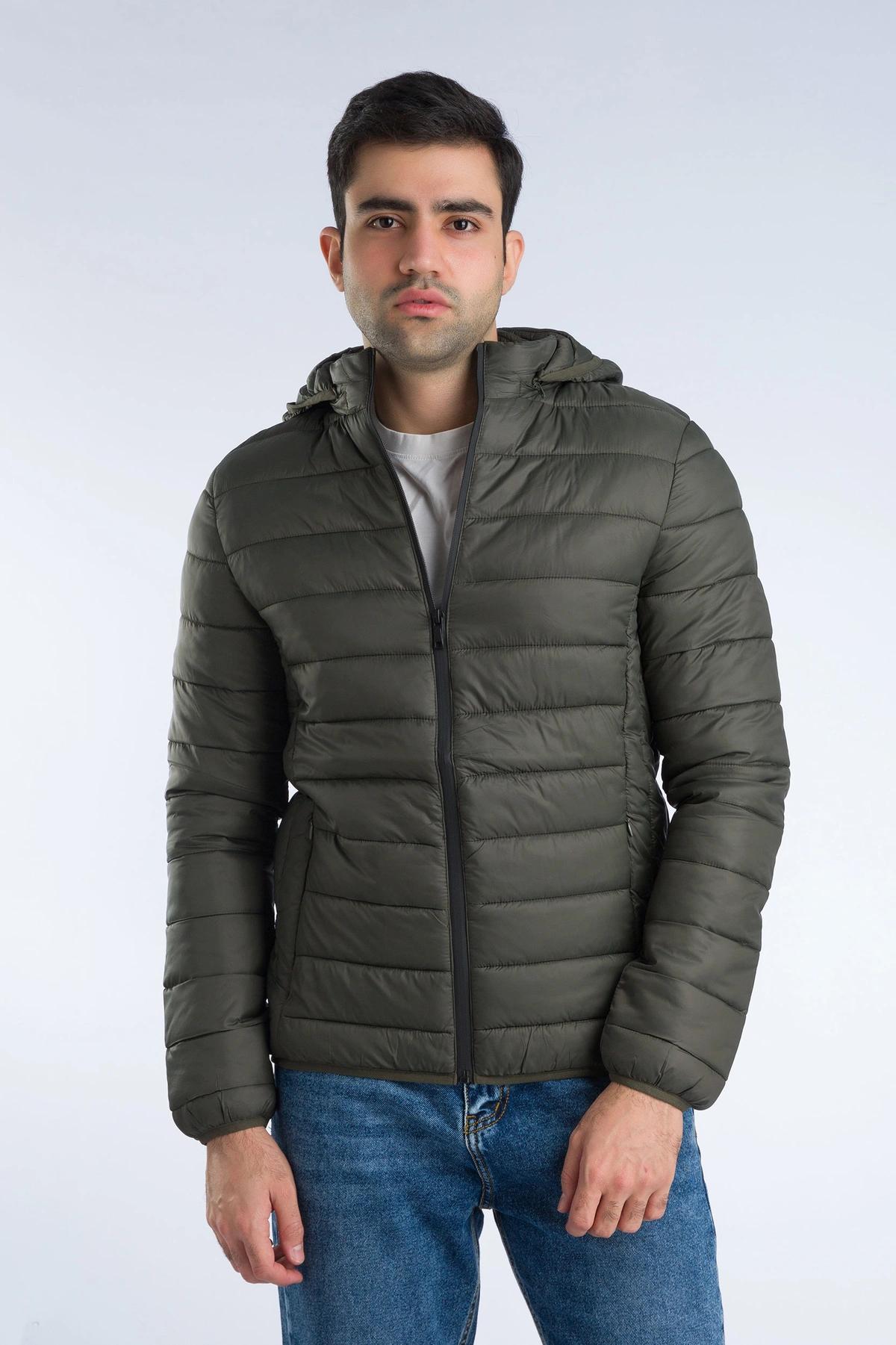 خرید کاپشن مردانه شمعی سبز پفی ، با ضخامت متوسط کاپشن ضد آب و بادگیر از برند پاتن جامه. 