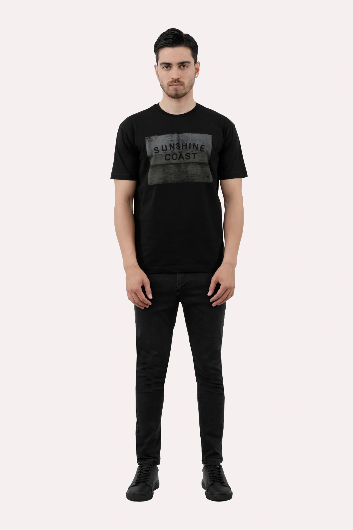 خرید تیشرت چاپدار مردانه پاتن جامه. تیشرت نخی قیمت پایین با کیفیت بالا. خرید تی شرت طرح دار رنگ مشکی