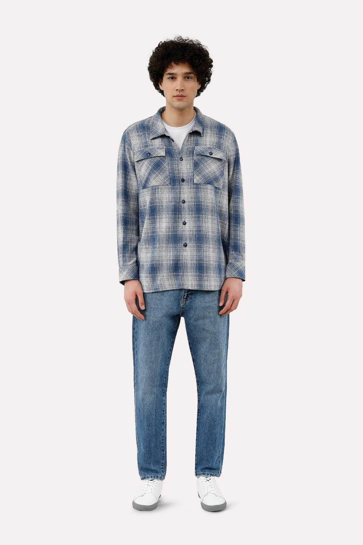 پیراهن آستین بلند مردانه پشمی طرح چهارخانه رنگ طوسی آبی. دو جیب دردار