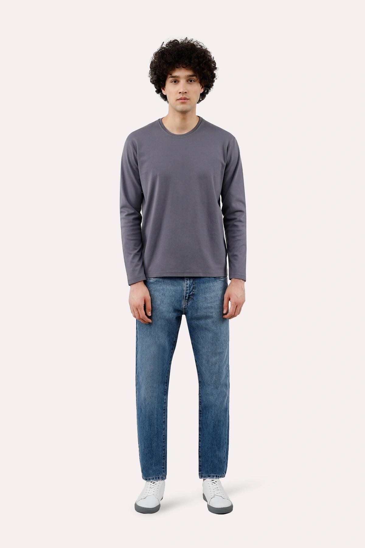 تیشرت آستین بلند مردانه استایل نسبتاً جذب رنگ طوسی تولید پاتن جامه می باشد. جنس تیشرت صد در صد پنبه 