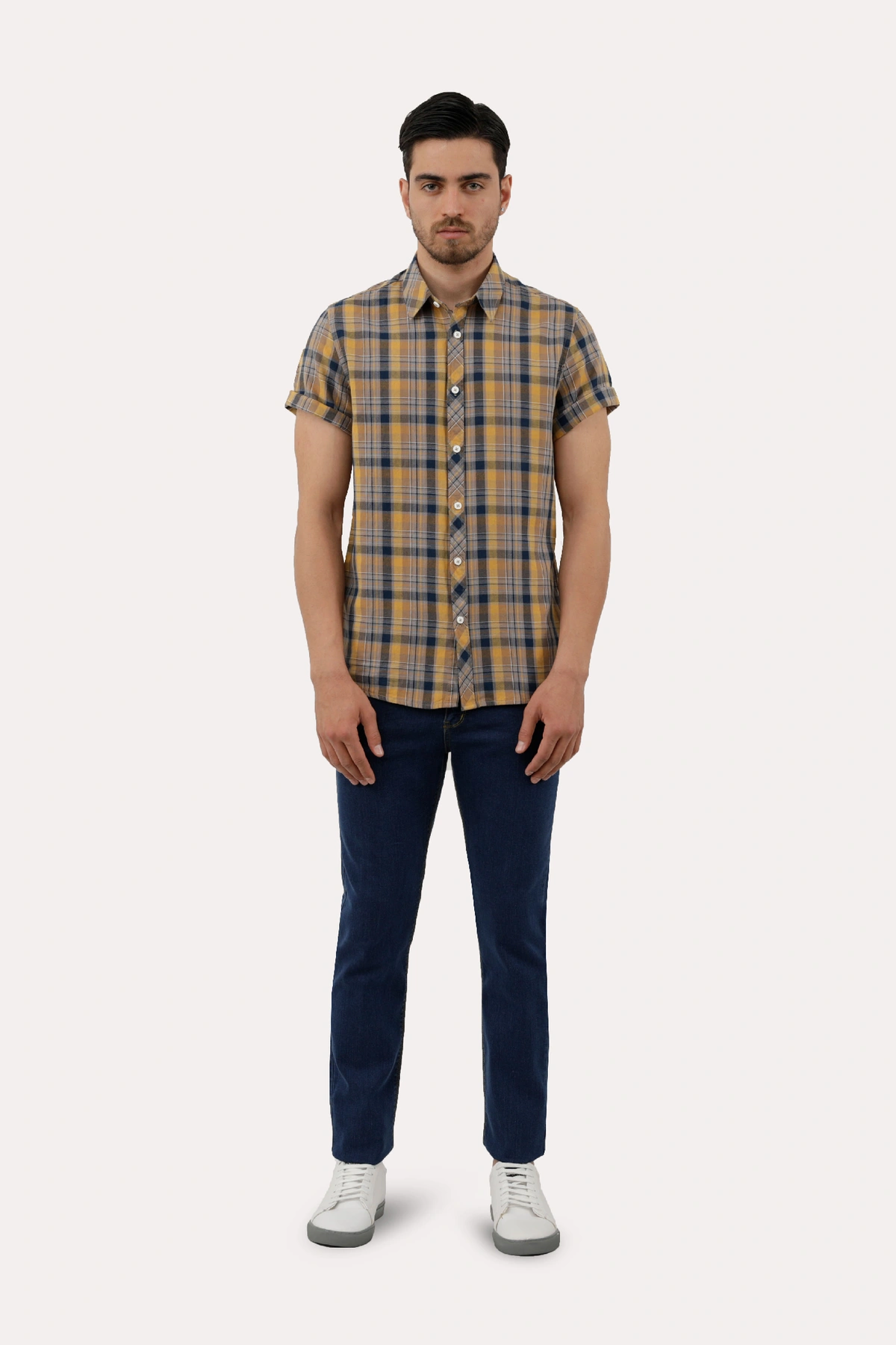 خرید پیراهن آستین کوتاه چهارخانه مردانه پاتن جامه. پیراهن نخی مردانه با قیمت مناسب از برند پاتن جامه