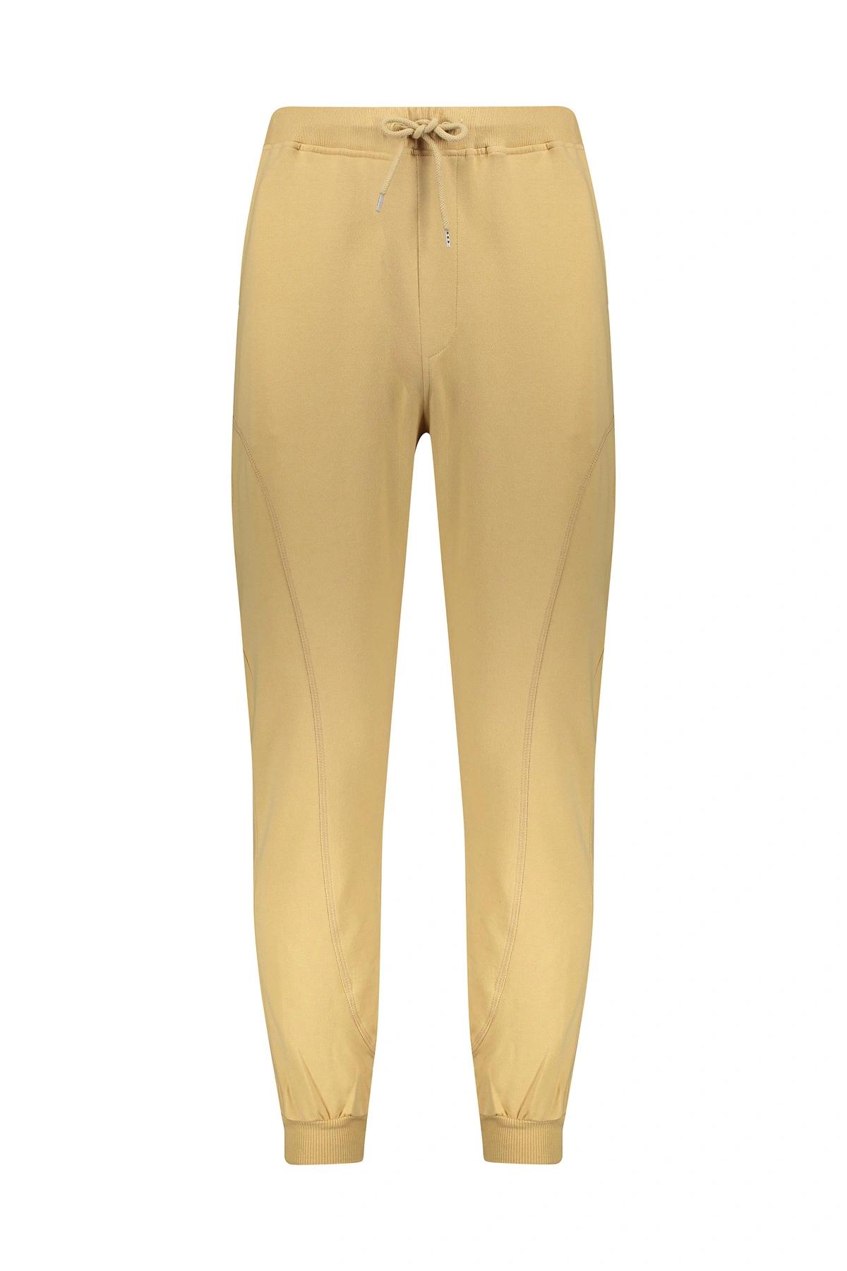 شلوار مدل اسلش مردانه پاتن جامه رنگ سبز تیره. شلوار کمرکشدار و دمپا کشی سبز