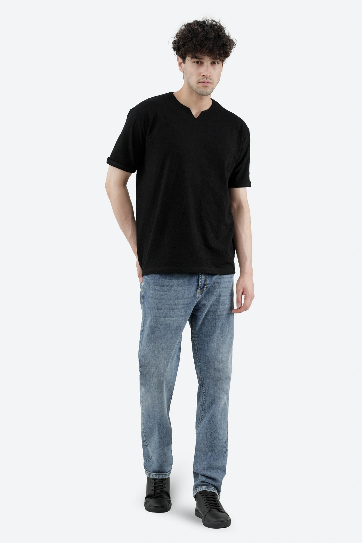 تیشرت آستین کوتاه یقه کوبایی مردانه رنگ مشکی از برند پاتن جامه خرید آسان با ارسال رایگان. 