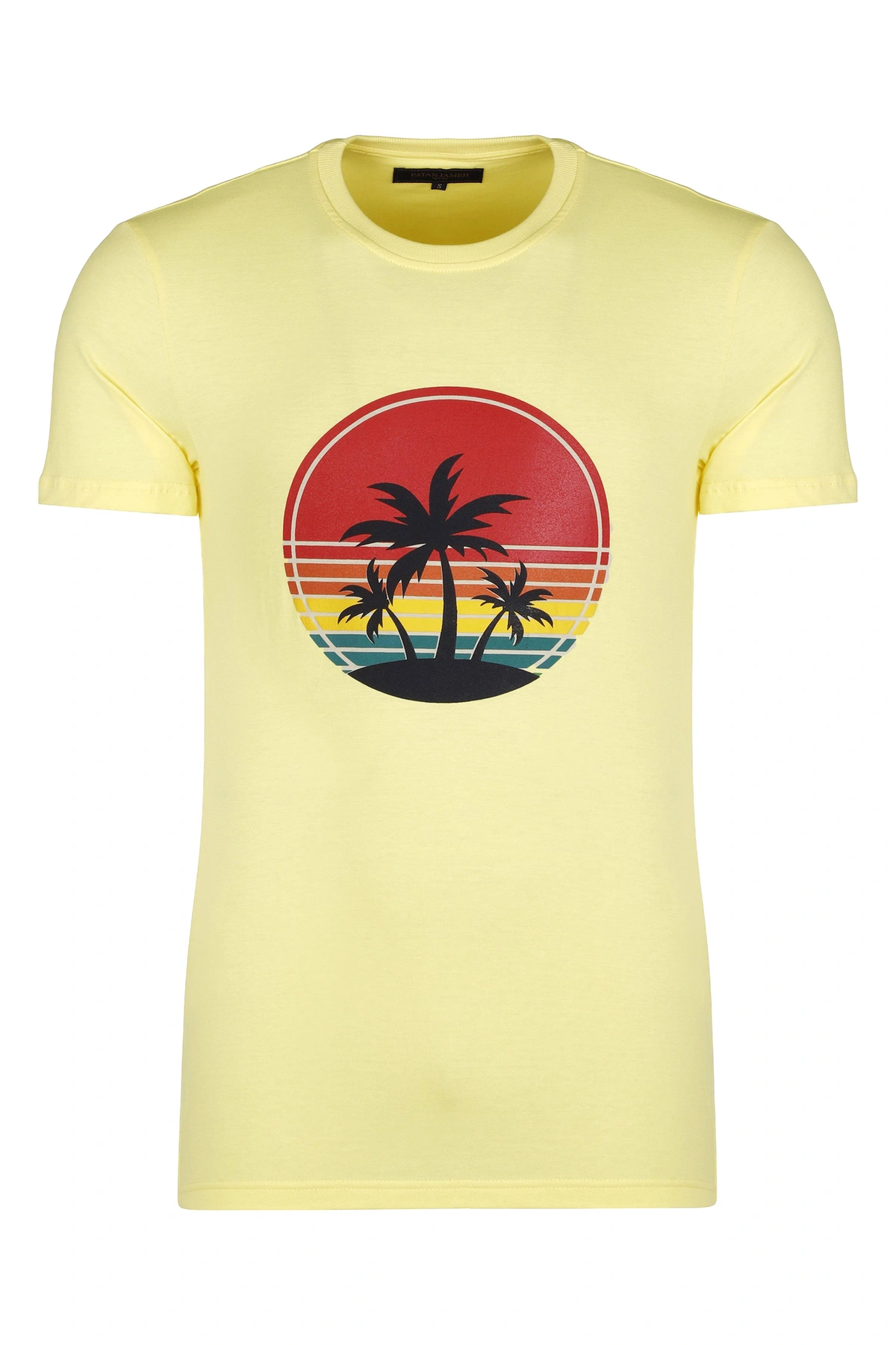 تیشرت آستین کوتاه رنگ لیمویی چاپدار روی قسمت سینه طرح دار. 