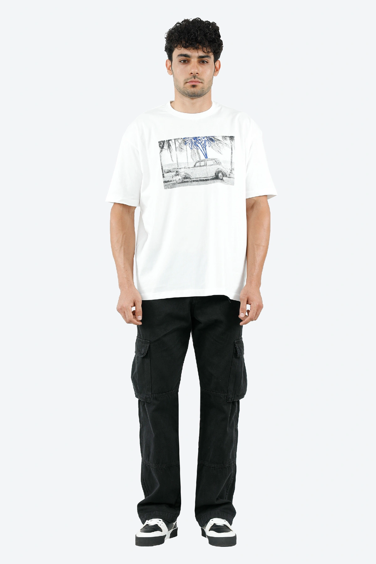 تیشرت آستین کوتاه مردانه یقه گرد رنگ سفید چاپدار از برند پاتن جامه خرید آسان با ارسال رایگان.