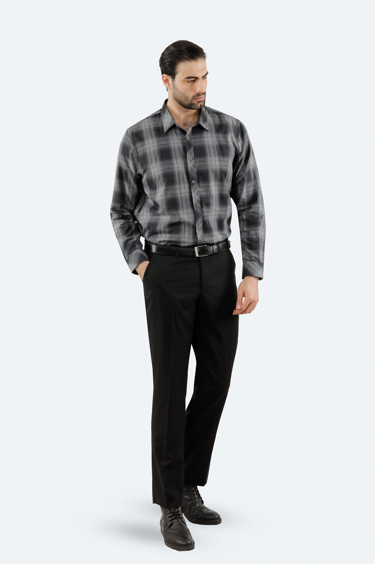 خرید پیراهن آستین بلند مردانه ، طرح چهارخانه ، پیراهن رگولار رنگ طوسی مشکی ، خرید آسان با ارسال رایگ