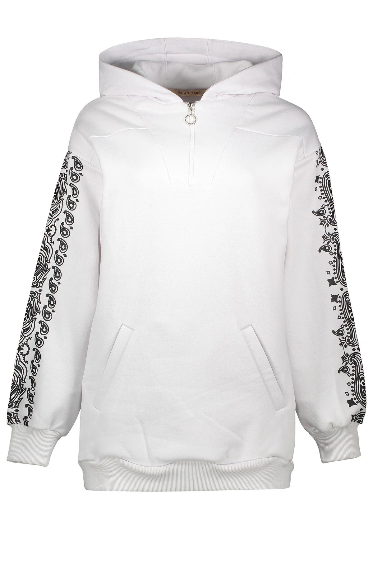هودی زنانه ، رنگ سفید دارای چاپ روی قسمت آستین ، زیپدار در قسمت یقه ، نسبتاً ضخیم. 