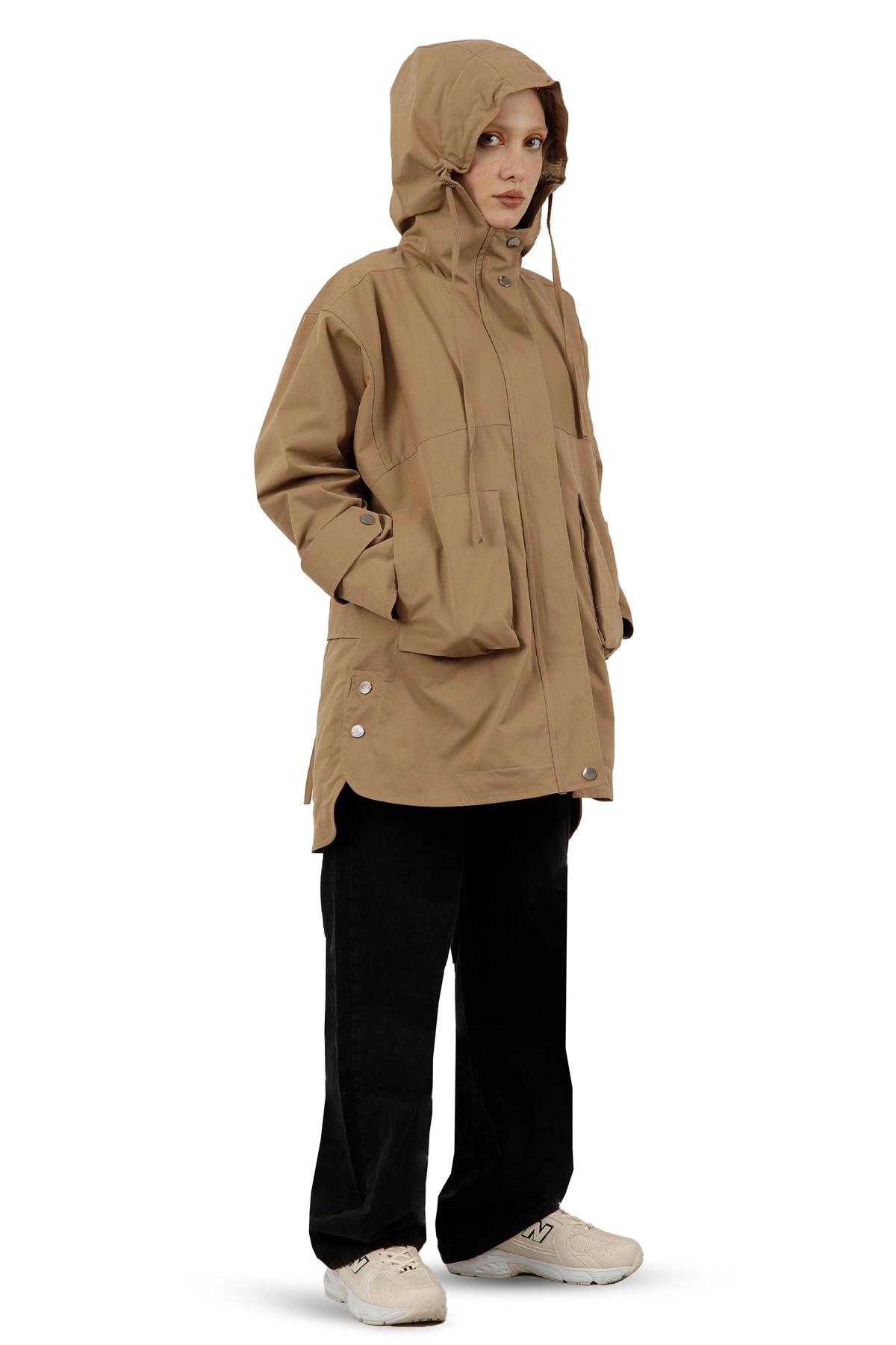 خرید کاپشن زنانه ، داخل خزدار کلاهدار از برند پاتن جامه ، پوشاک آقایان و خانم ها ارسال رایگان. 