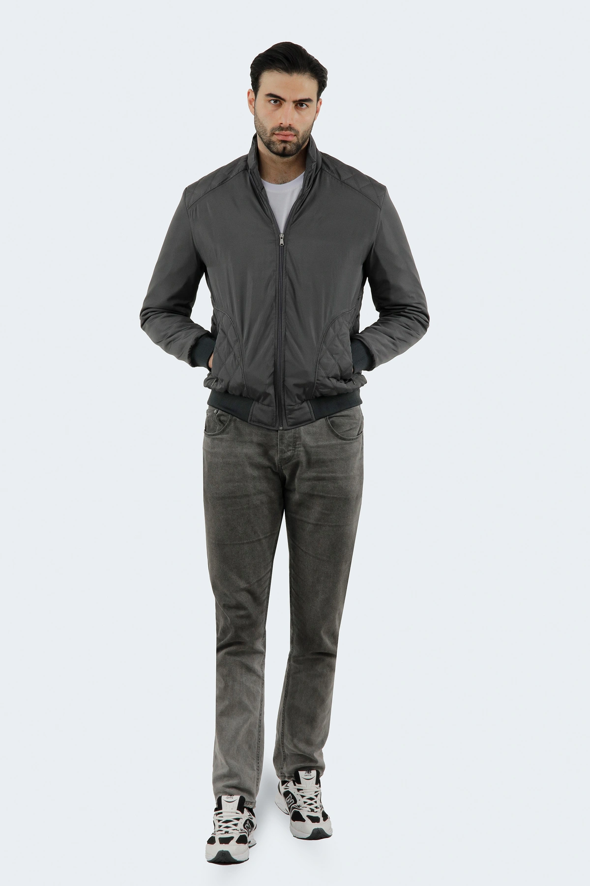 کاپشن مدل خلبانی یقه ایستاده رنگ طوسی تیره ، سر آستین و کمر کشبافت خرید آنلاین کاپشن. 