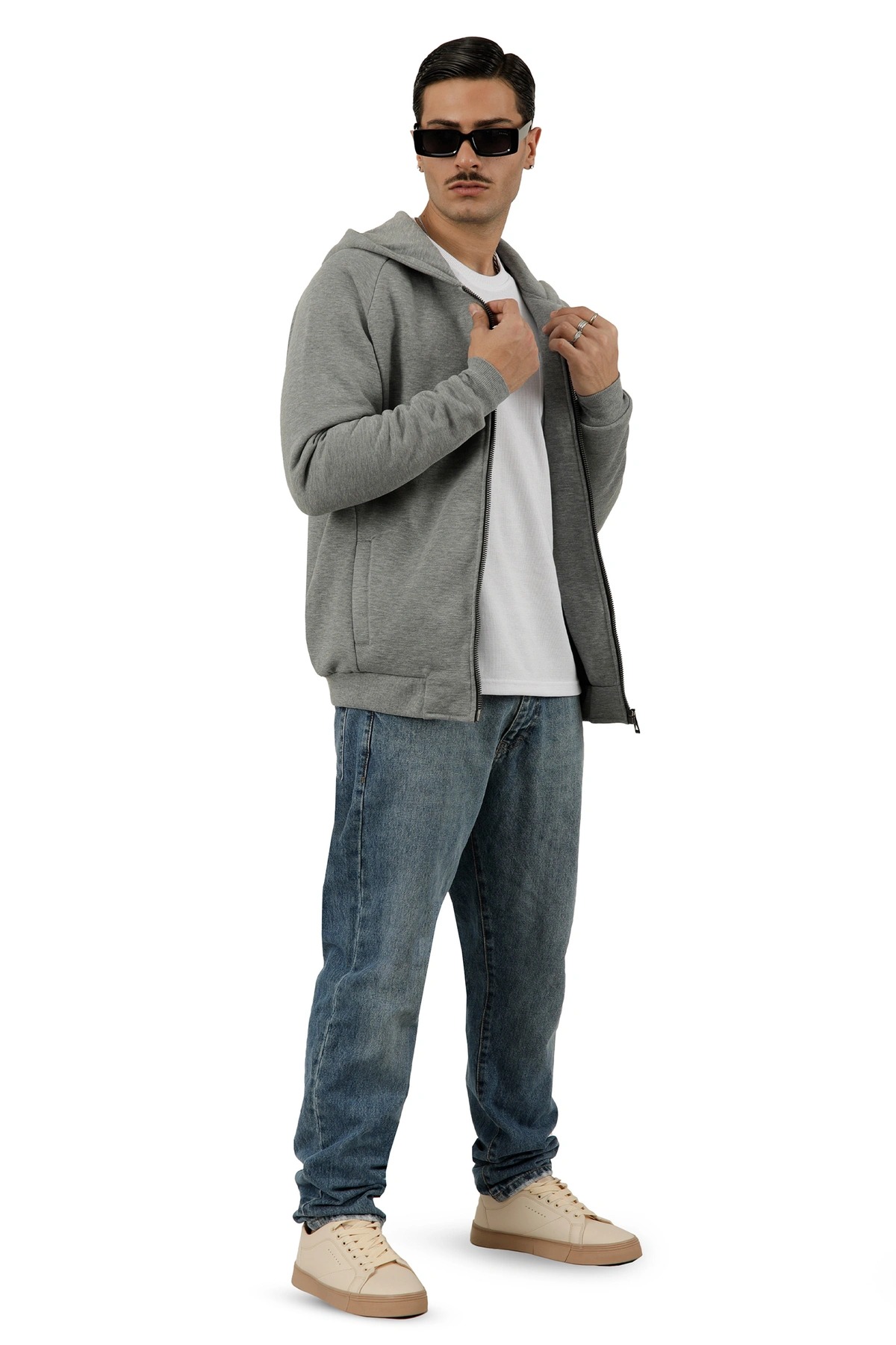 سوئیشرت مردانه ملانژ کلاهدار ، ضخیم و گرم زیپدار می باشد.