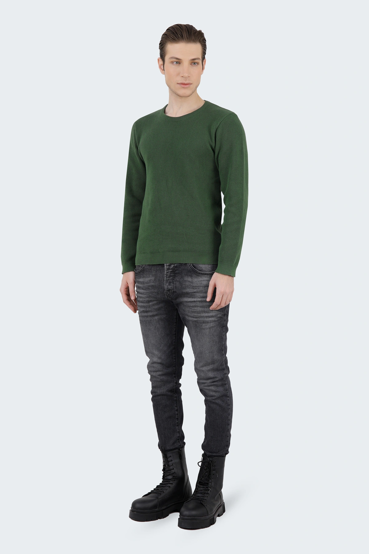 بافت مردانه رنگ سبز ، بافت یقه گرد استایل نیمه جذب. 