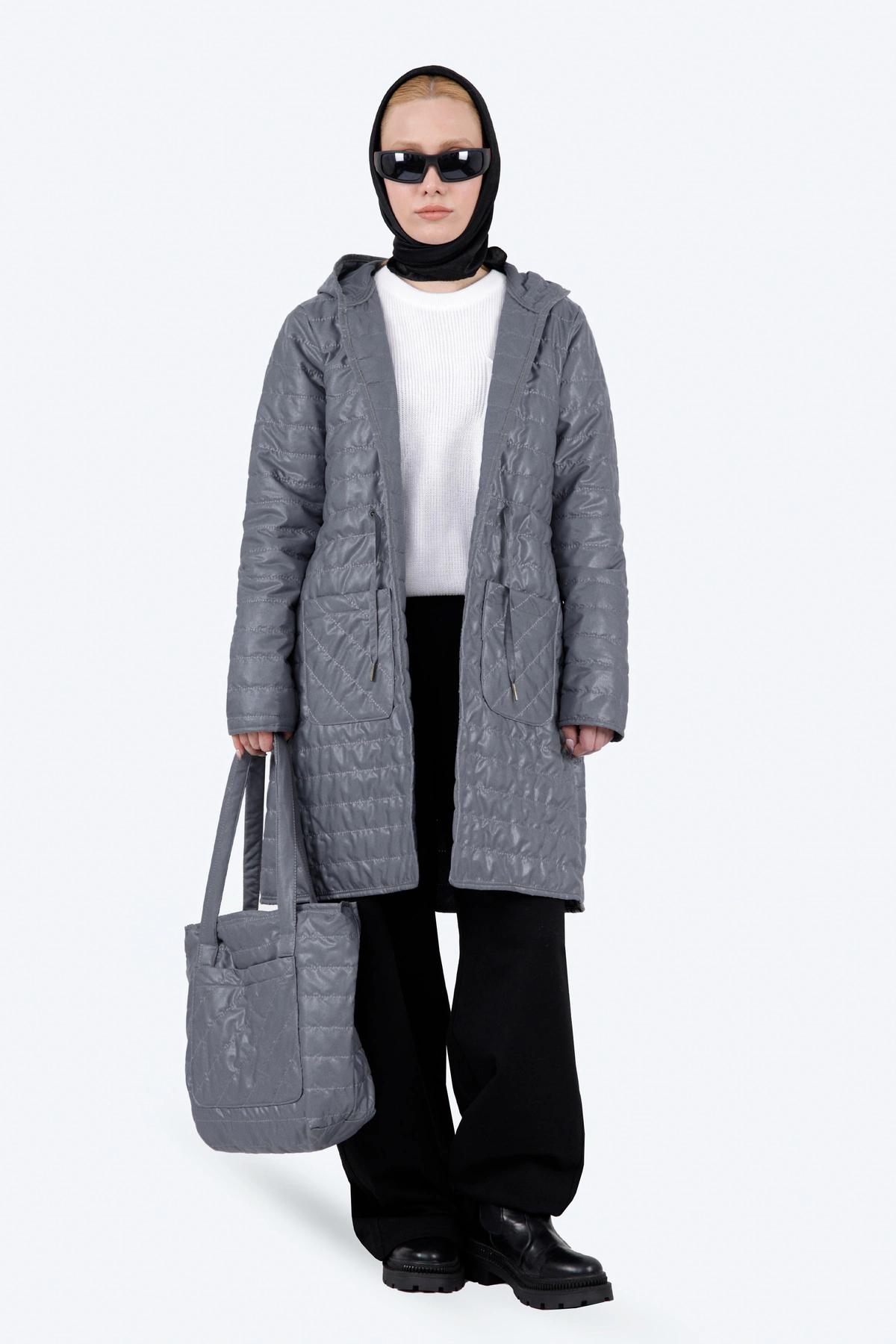 پافر شمعی همراه با کیف همرنگ ، ژیله کلاهدار بدون آستین زنانه ، ارسال رایگان و سریع. 