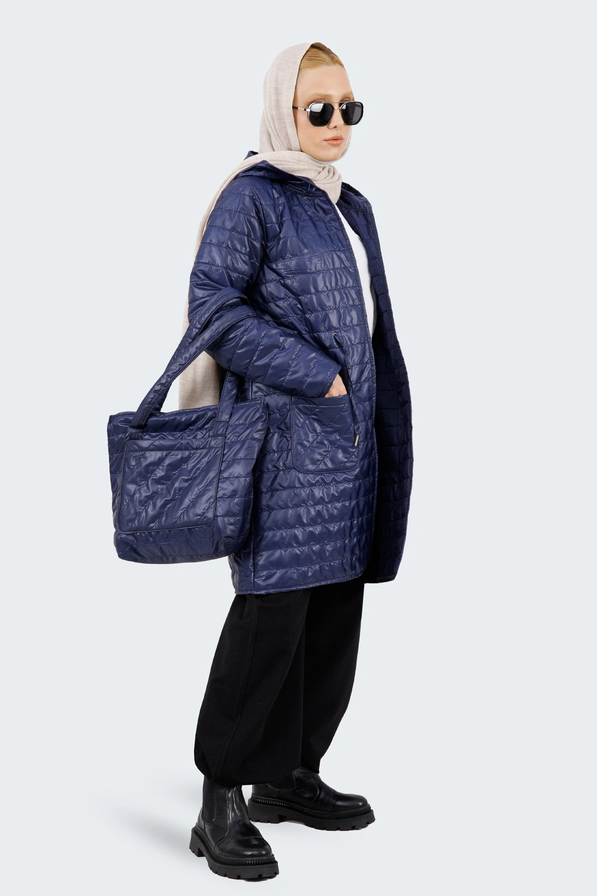 پافر شمعی همراه با کیف همرنگ ، ژیله کلاهدار بدون آستین زنانه ، ارسال رایگان و سریع. 