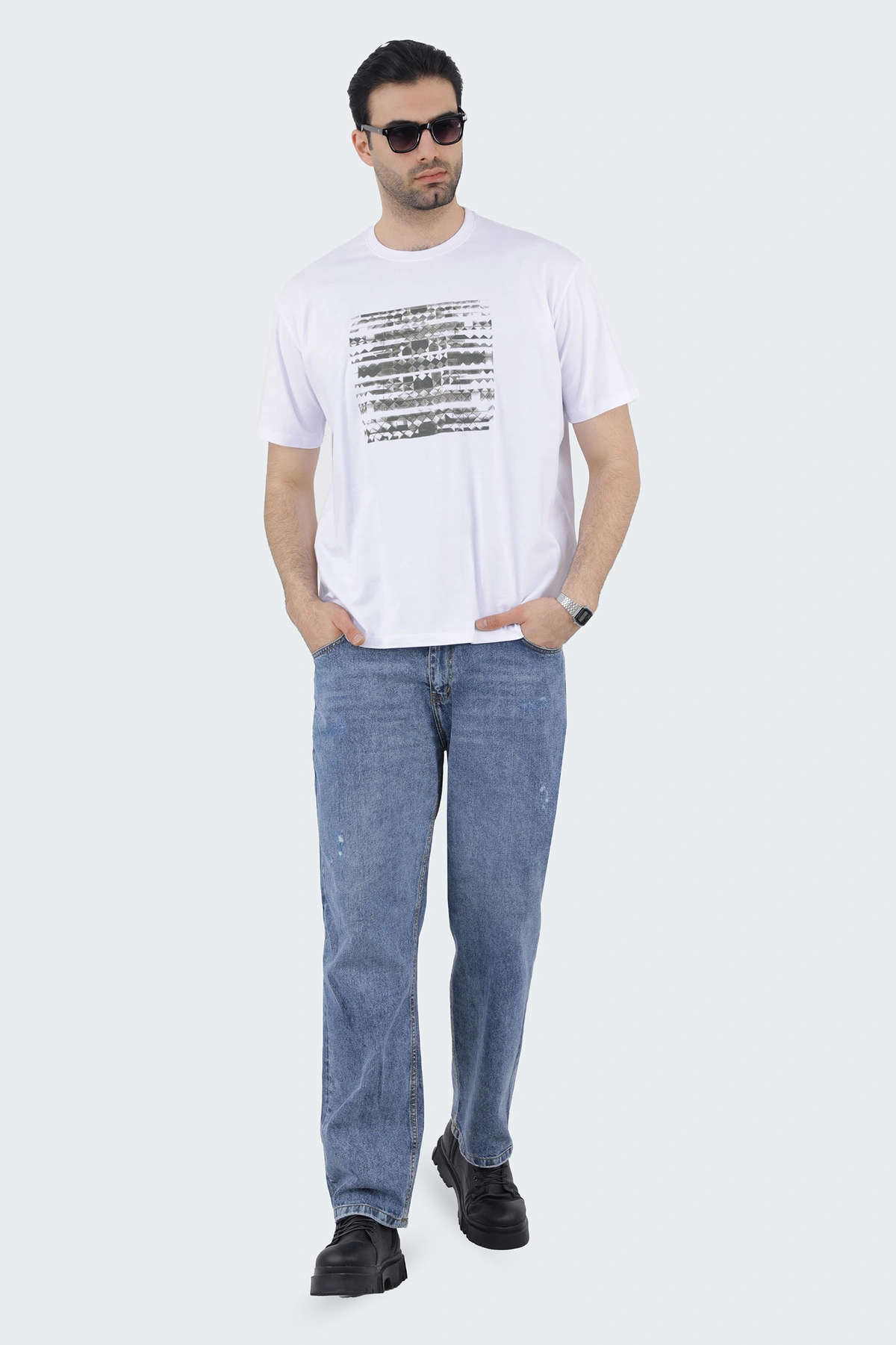 خرید تی شرت آستین کوتاه مردانه ، تی شرت چاپدار سفید ، مدل معمولی با قیمت مناسب رنگ سفید.
