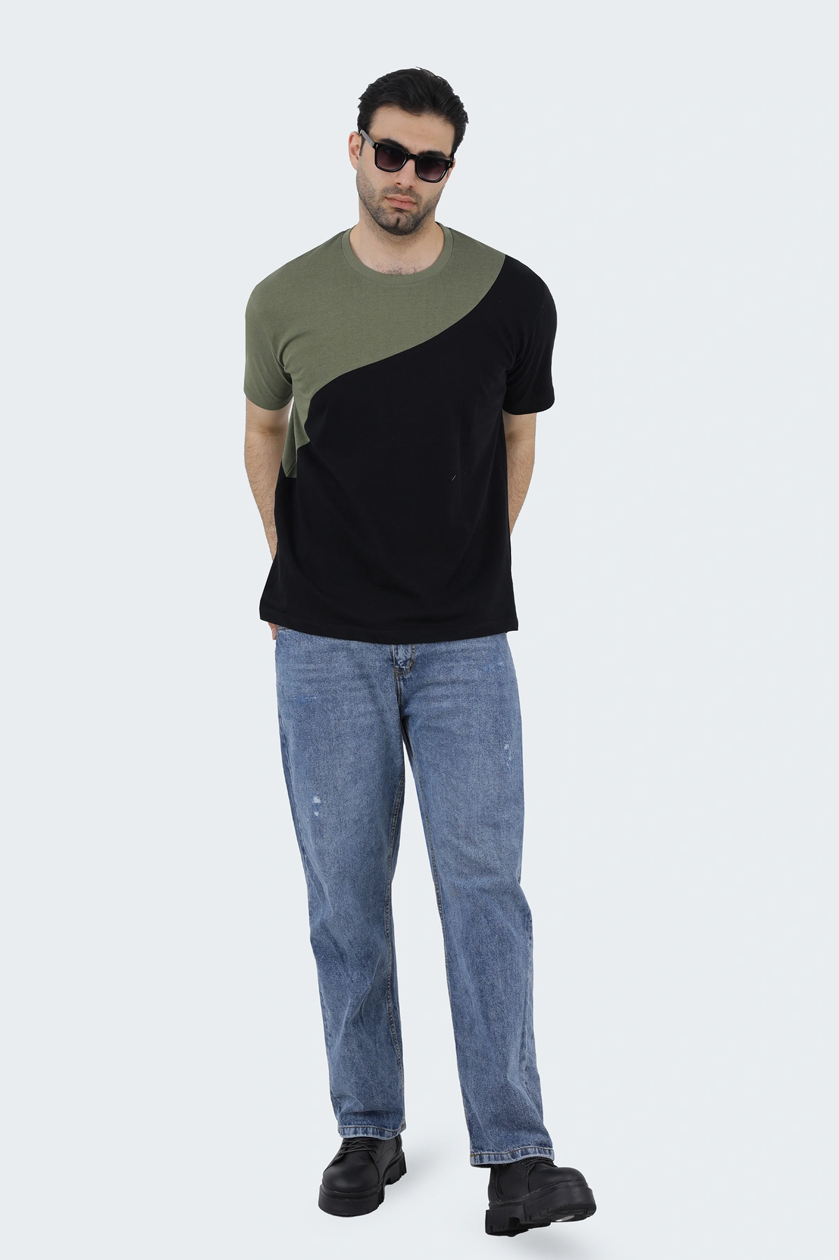 خرید تی شرت آستین کوتاه مردانه ، طرح دار شیک و با مدل معمولی ، رنگ سبز و مشکی.