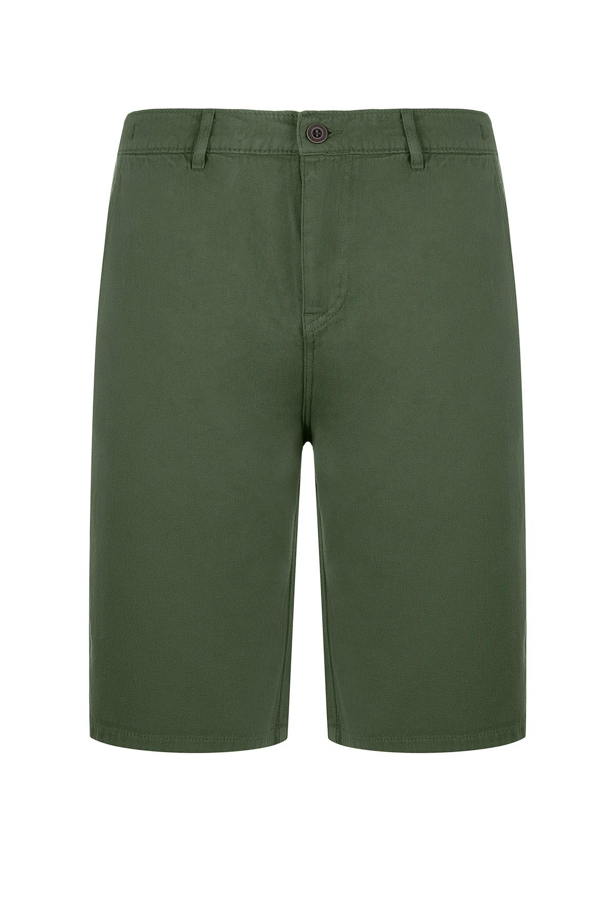 خرید شلوارک کتان مردانه رنگ سبز ، شلوارک دارای دو جیب جانبی قد تا بالای زانو ارسال سریع. 