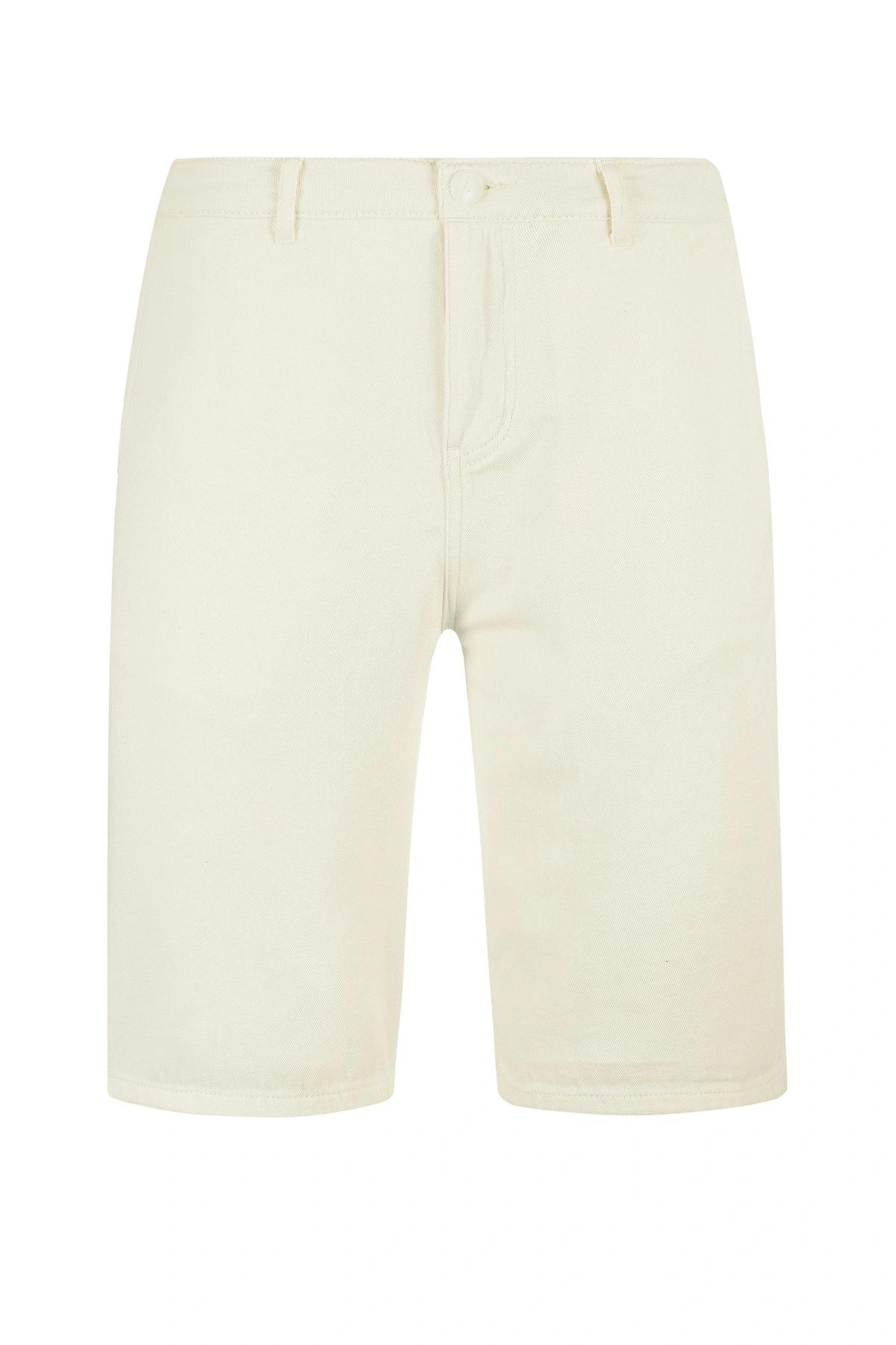 خرید شلوارک کتان مردانه رنگ شیری ، شلوارک دارای دو جیب جانبی قد تا بالای زانو ارسال سریع و رایگان. 