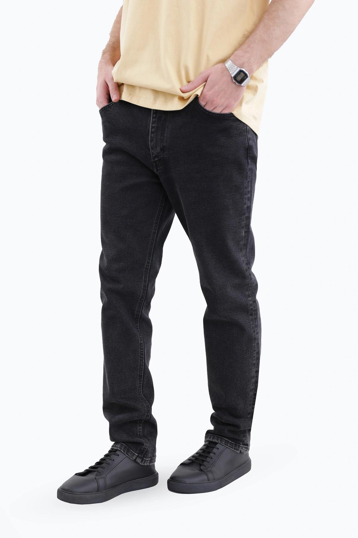 خرید شلوار جین مردانه رنگ مشکی ، مدل راسته ، فاق متوسط ، ارسال شلوار جین به سراسر ایران. 