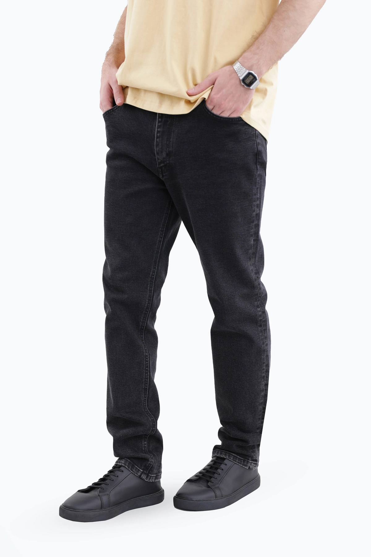 خرید شلوار جین مردانه رنگ مشکی ، مدل راسته ، فاق متوسط ، ارسال شلوار جین به سراسر ایران. 