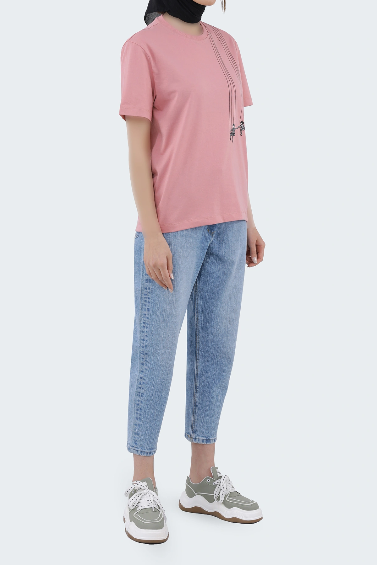 خرید تیشرت زنانه یقه گرد آستین کوتاه طرح دار ، تیشرت صورتی رنگ مدل نیمه آزاد تولید برند پاتن جامه.