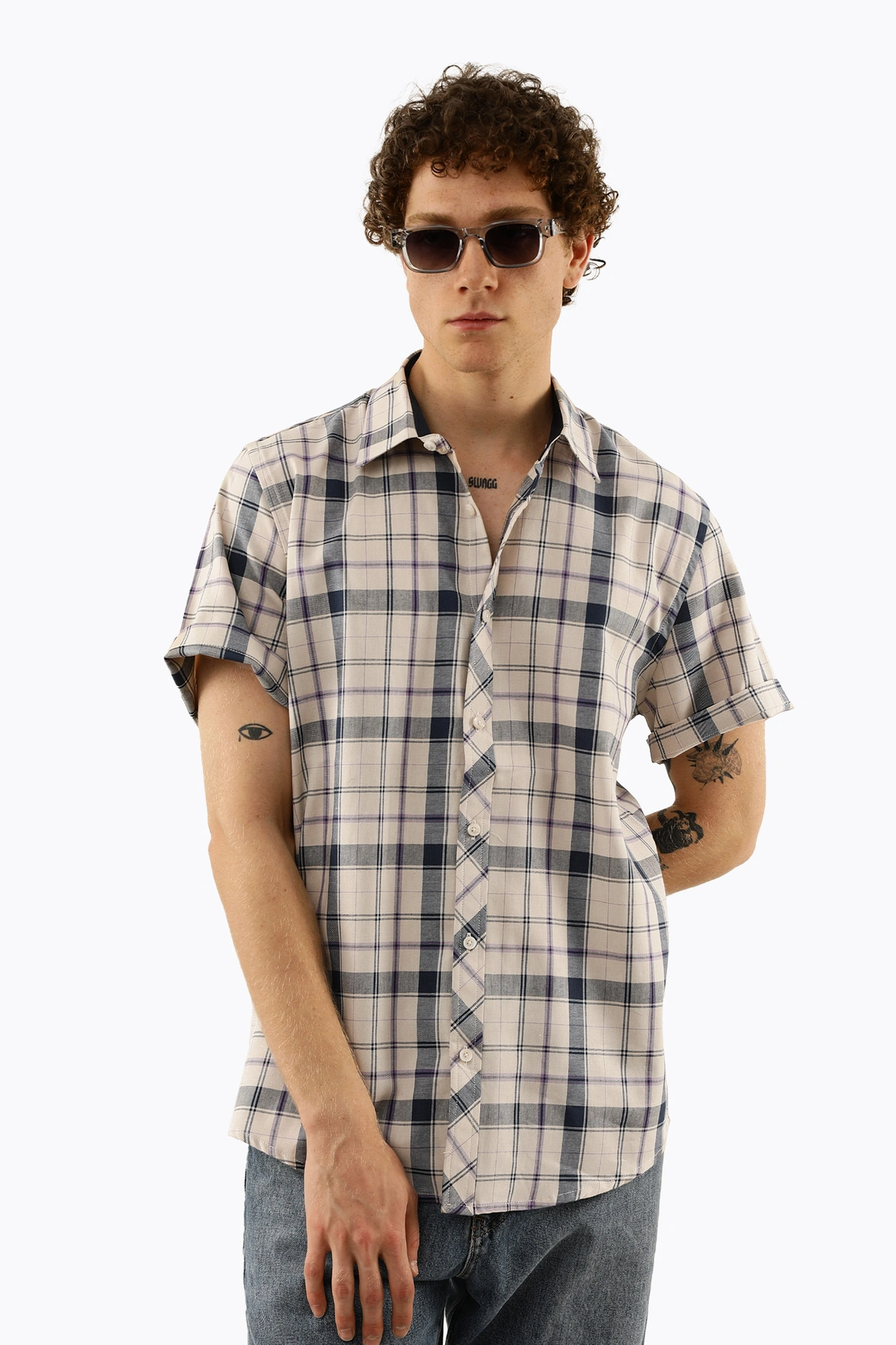 پیراهن طرح چهارخانه مردانه دارای بدون جیب و یقه برگردان ، مدل پیراهن رگولار معمولی.