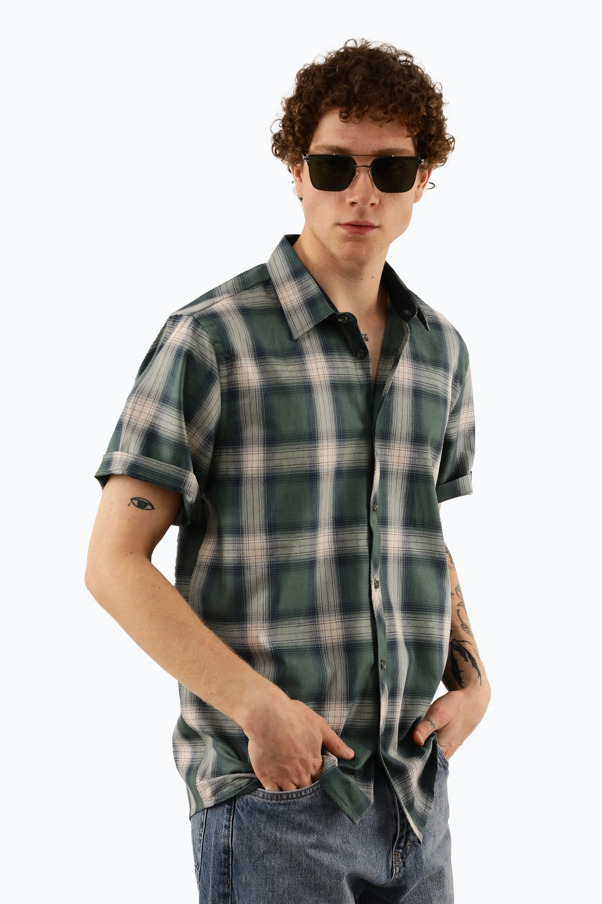  پیراهن طرح چهارخانه مردانه دارای بدون جیب و یقه برگردان ، مدل پیراهن رگولار معمولی.