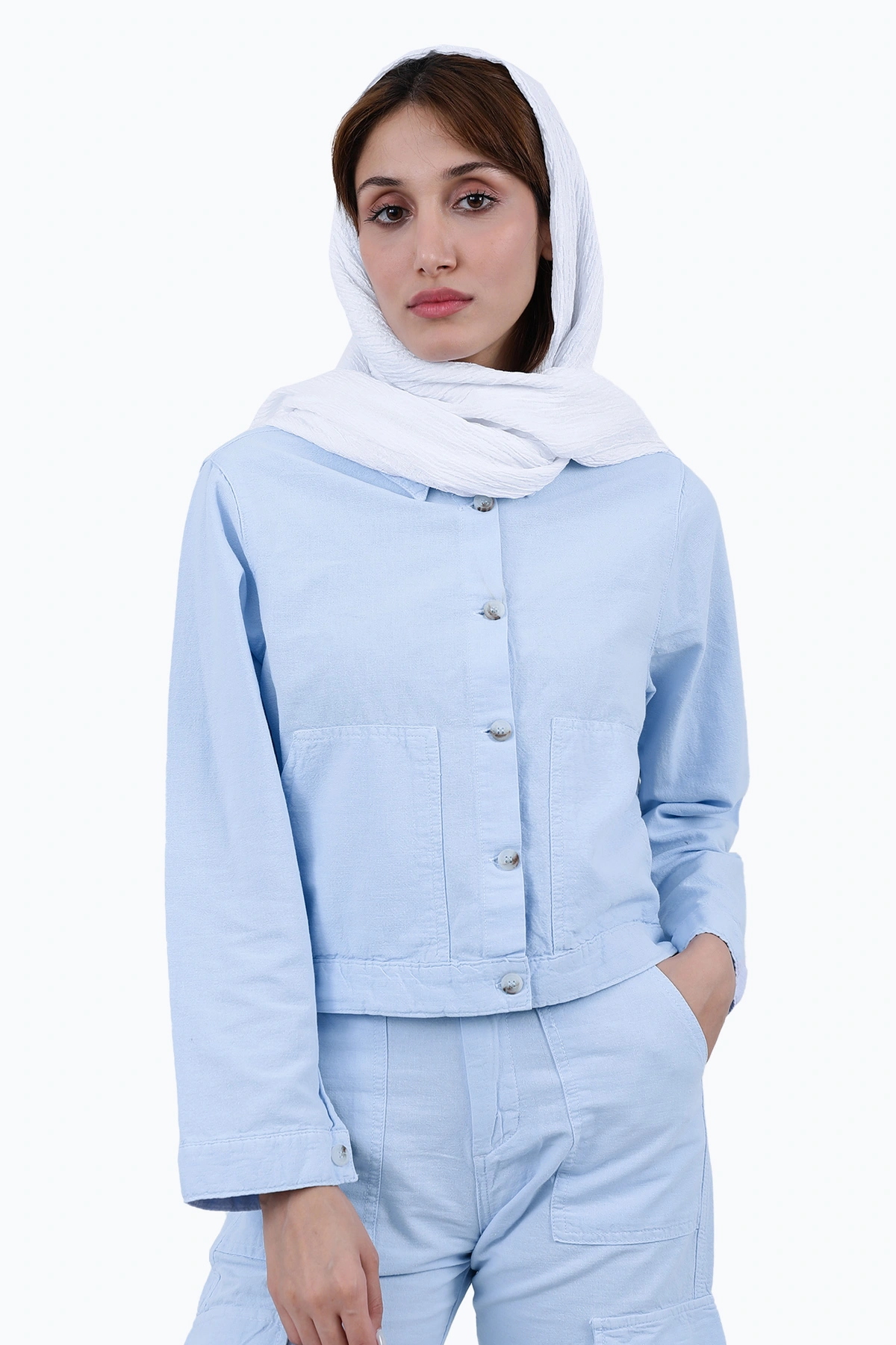 کت کوتاه زنانه ، خرید از برند پاتن جامه ، کت کتان زنانه کوتاه آستین سه ربع رنگ آبی روشن.