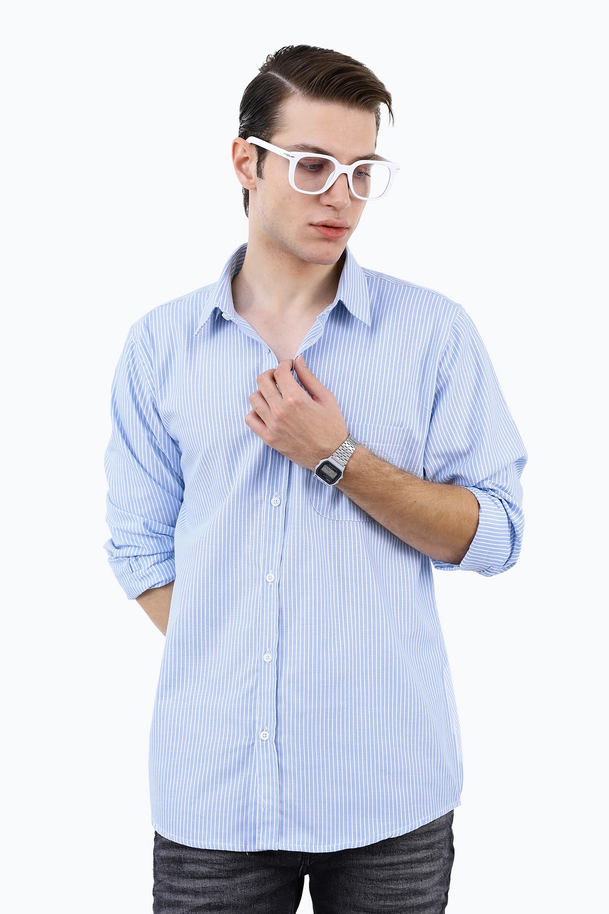   پیراهن آستین بلند مردانه ، طرح راه راه شده یقه برگردان ، مدل پیراهن رگولار معمولی.