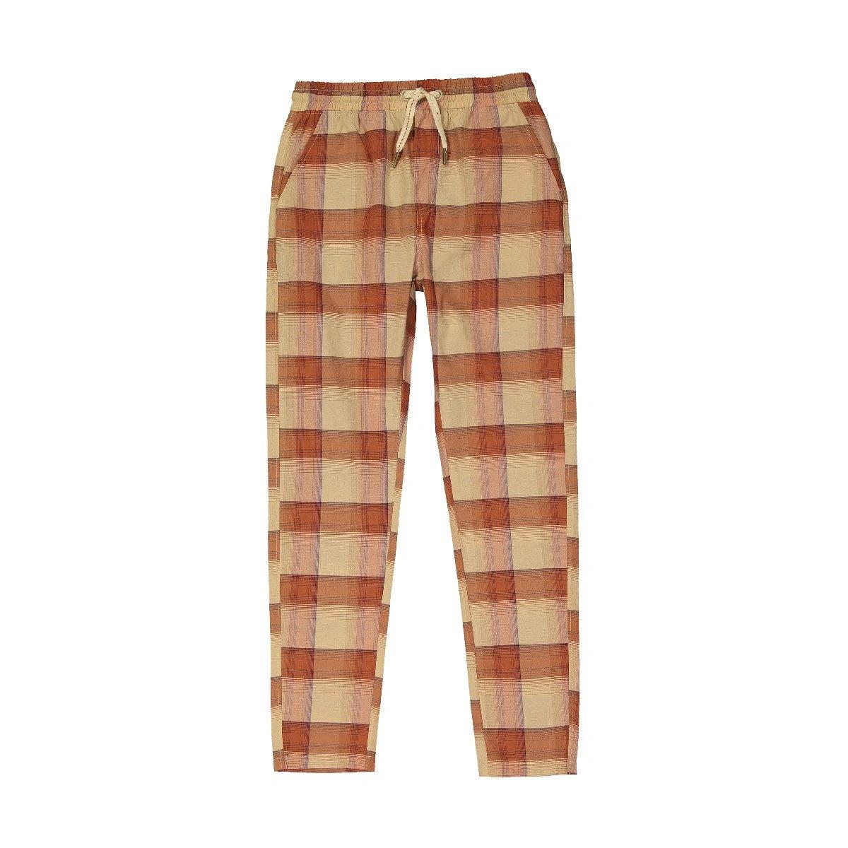 شلوار راحتی مردانه تولید شرکت پاتن جامه می باشد. پارچه طرح دار چهار خانه / پلی استر پنبه. استایل آزا